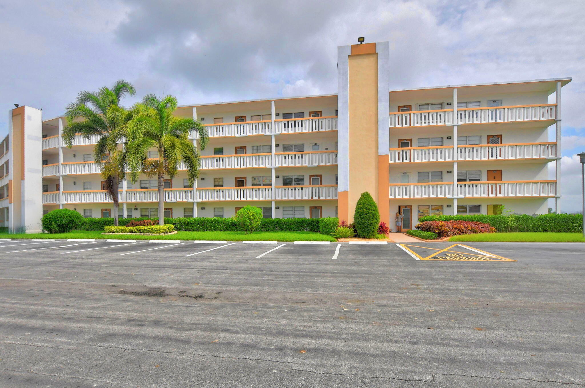 Foto de propiedad en 3045 Cornwall C, Boca Raton, FL 33434 Boca Raton con MLS# 