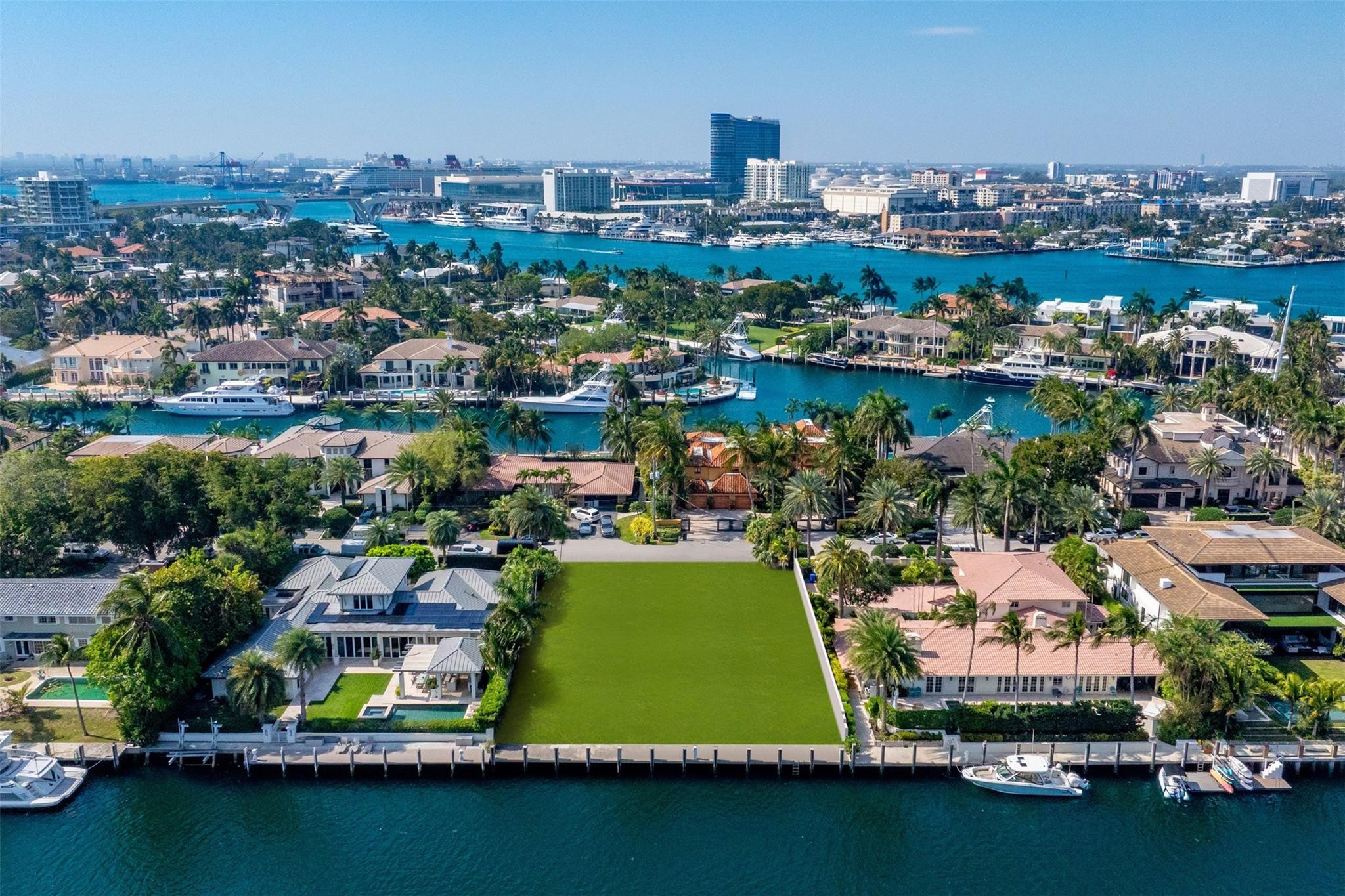 Foto de propiedad en 2455 Del Lago Drive, Fort Lauderdale, FL 33316 Fort Lauderdale con MLS# 