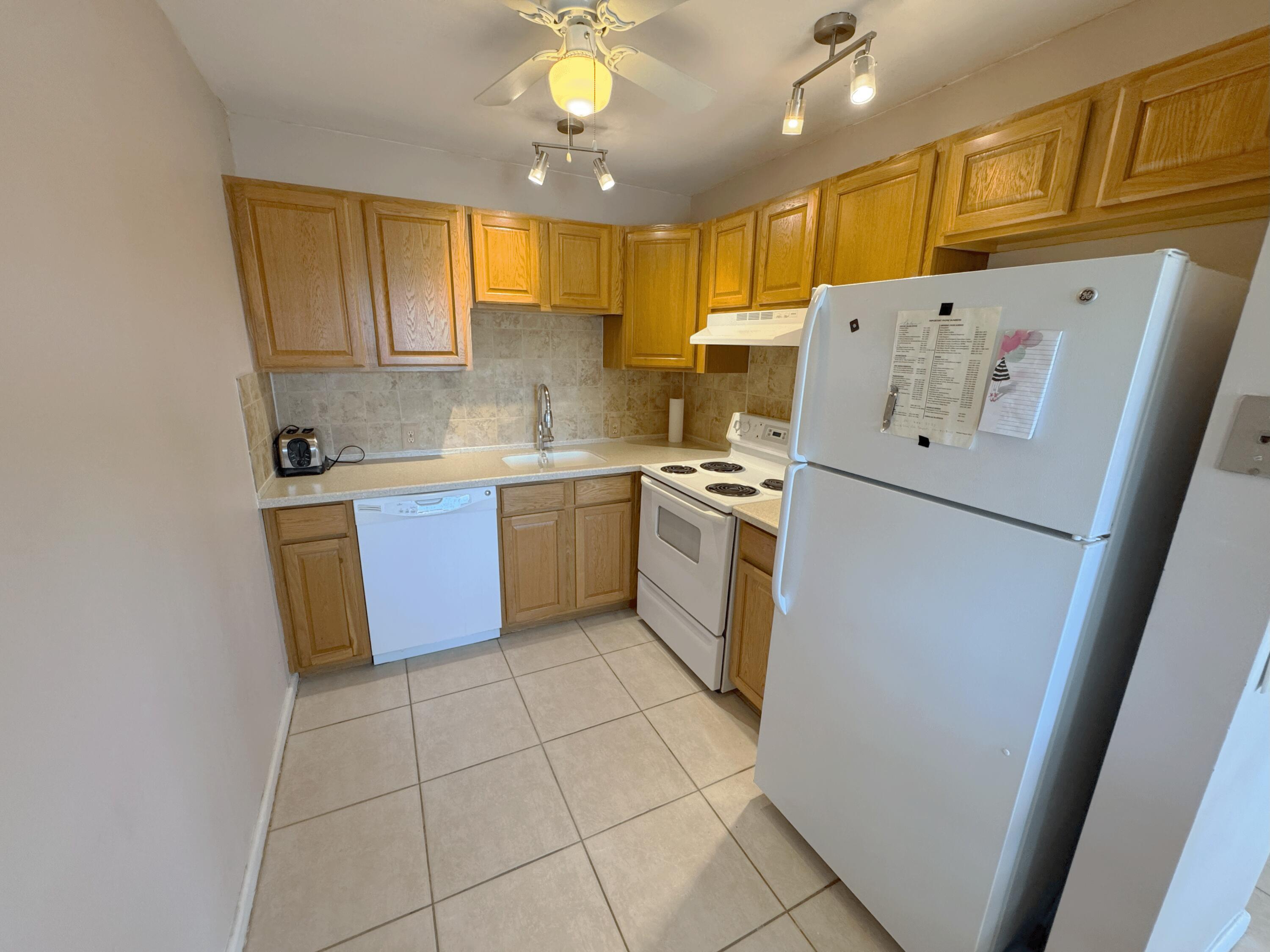 Foto de propiedad en 125 Dorset C, Boca Raton, FL 33434 Boca Raton con MLS# 