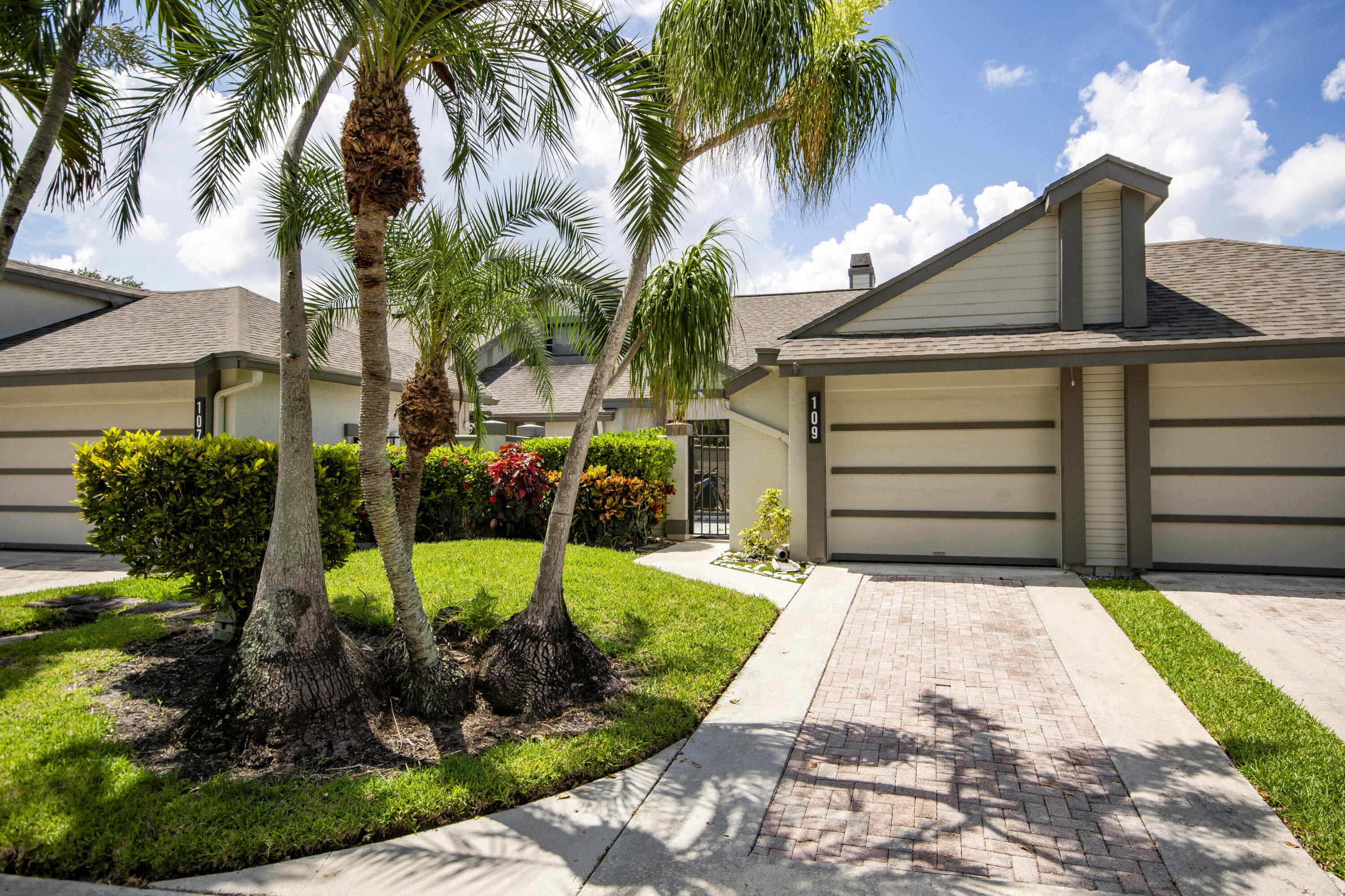 Foto de propiedad en 109 Landings Boulevard, Greenacres, FL 33413 Greenacres con MLS# 