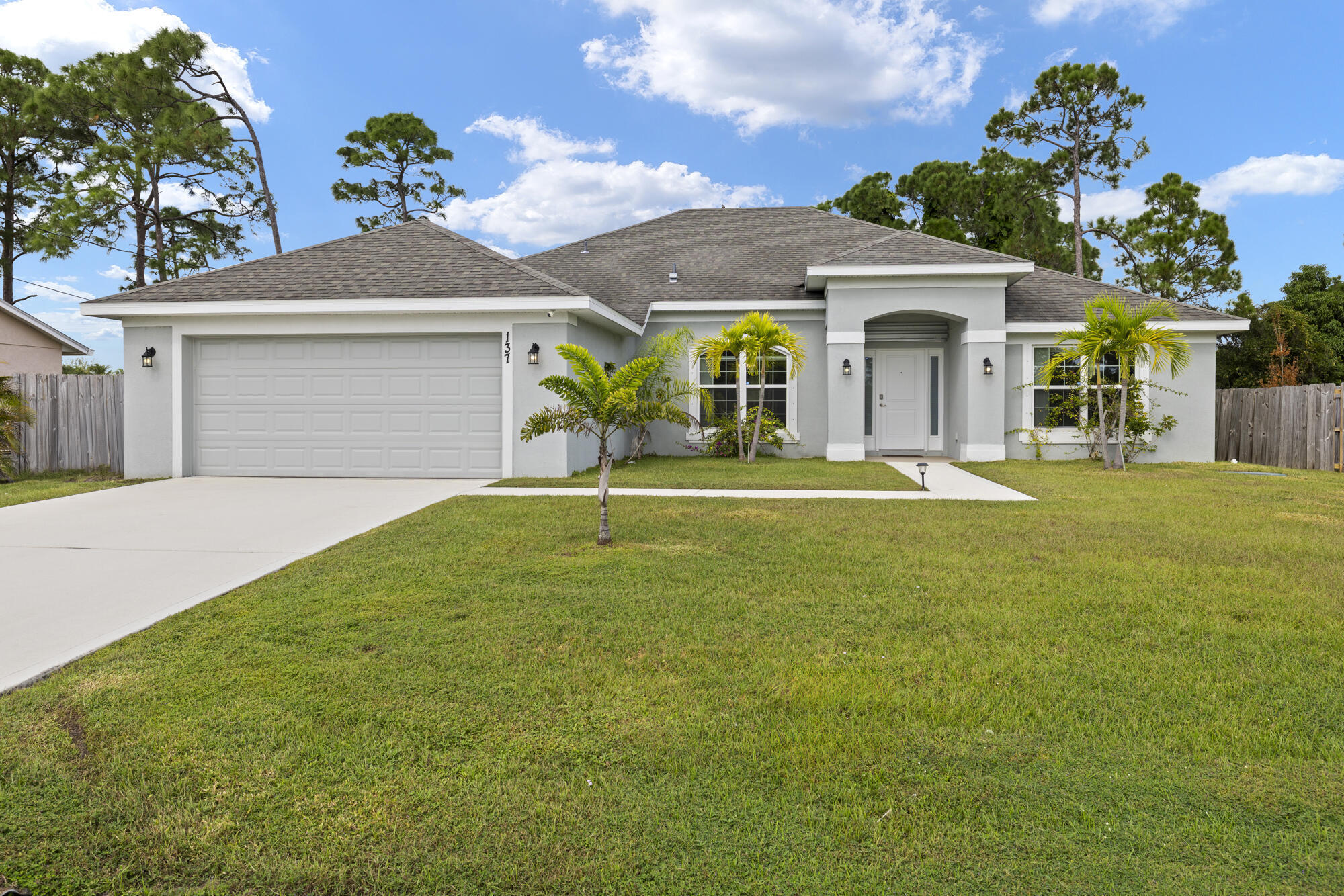 Foto de propiedad en 137 SW Pisces Terrace, Port St. Lucie, FL 34984 Port St. Lucie con MLS# 