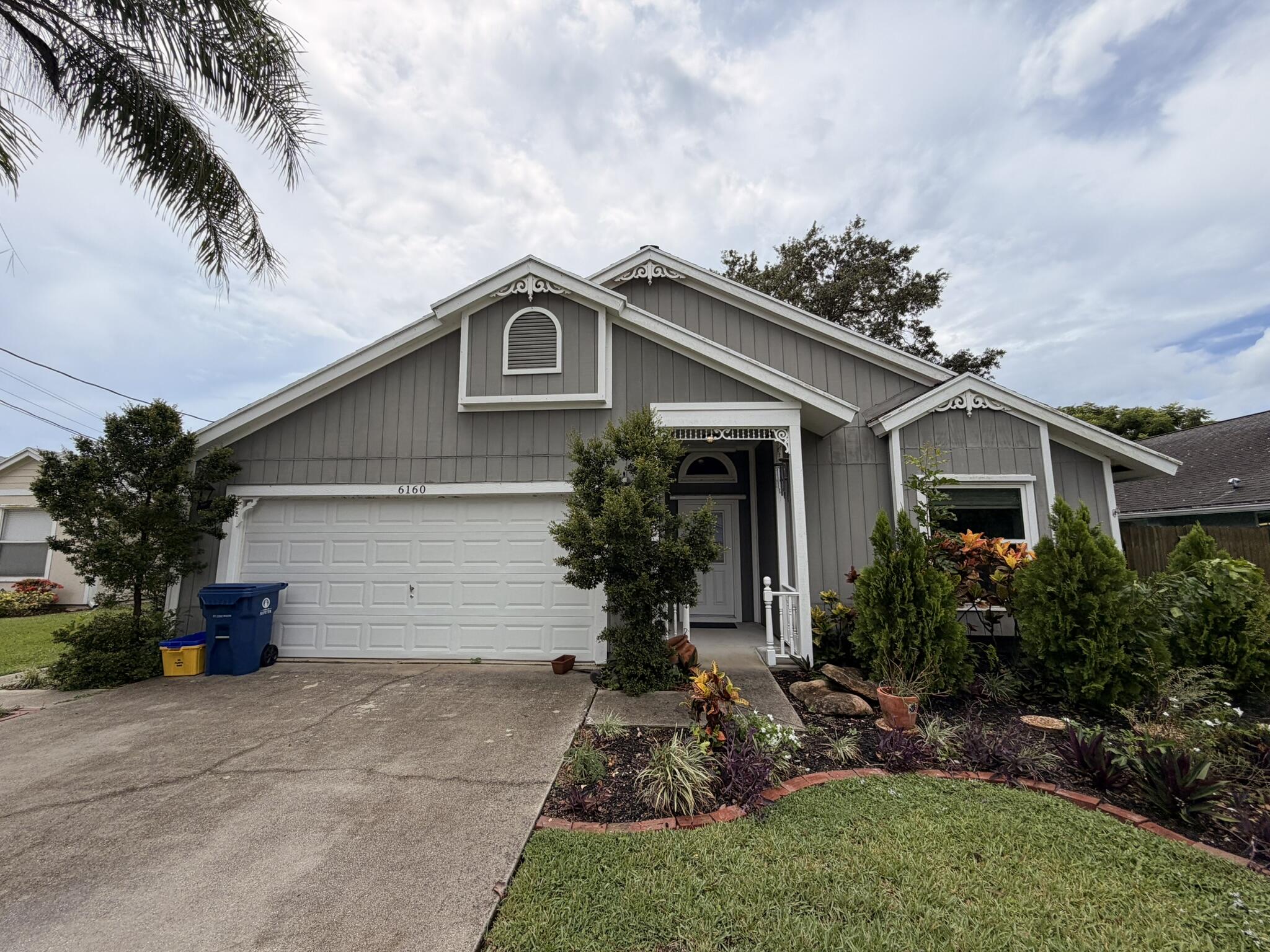 Foto de propiedad en 6160 Lucerne Street, Jupiter, FL 33458 Jupiter con MLS# 