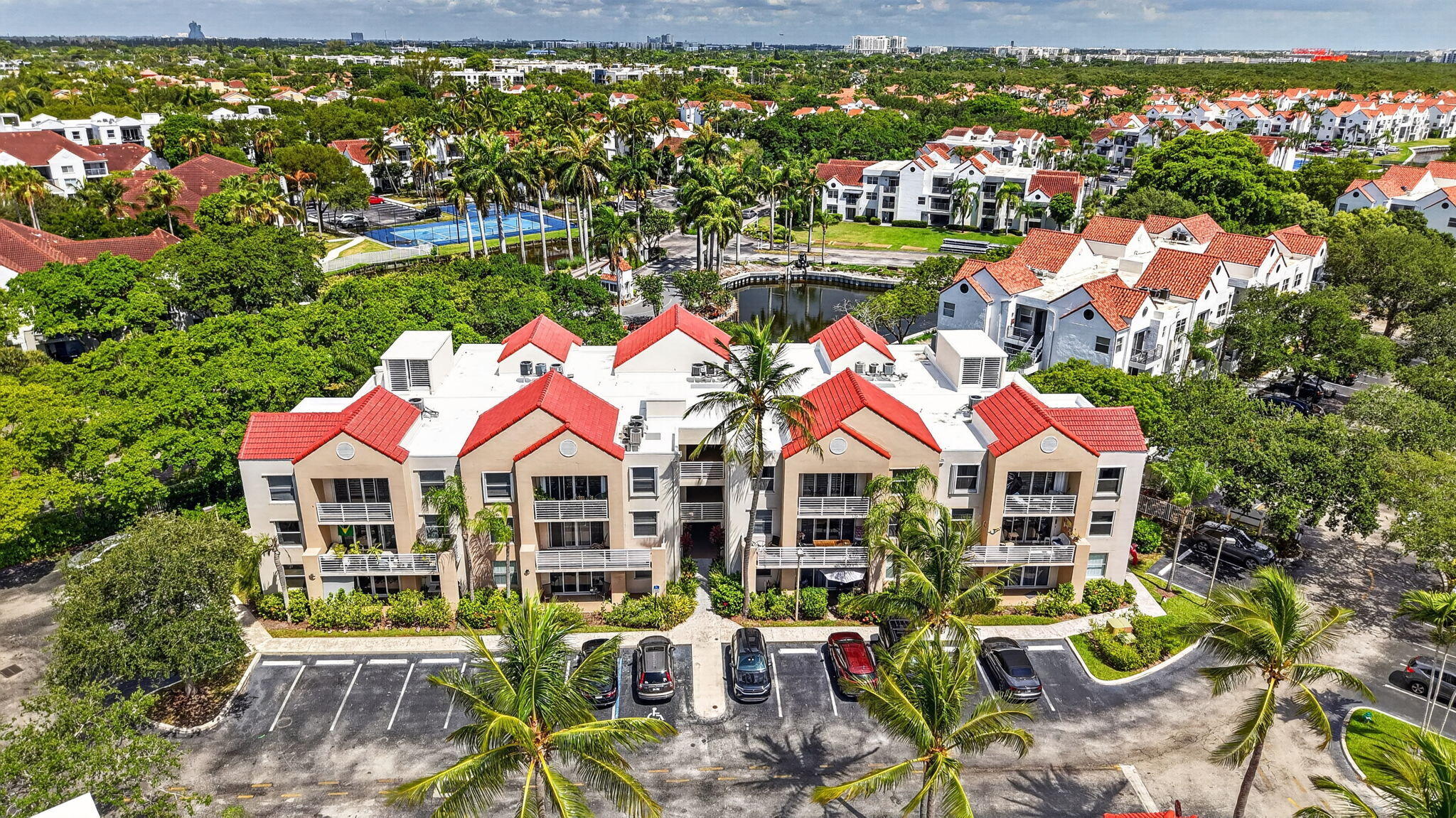 Foto de propiedad en 2731 Ocean Club Boulevard 102, Hollywood, FL 33019 Hollywood con MLS# 