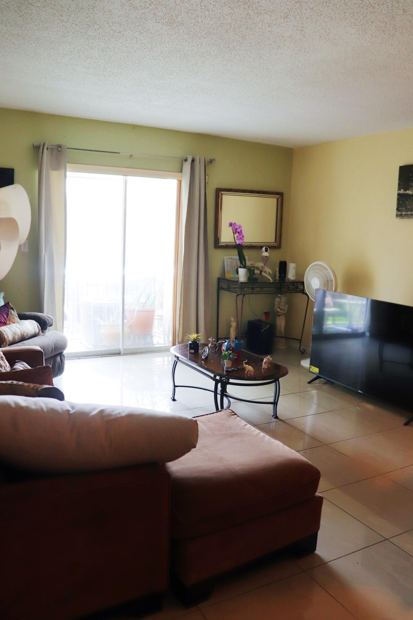 Foto de propiedad en 20500 NW 7th Avenue 8, Miami Gardens, FL 33169 Miami Gardens con MLS# 