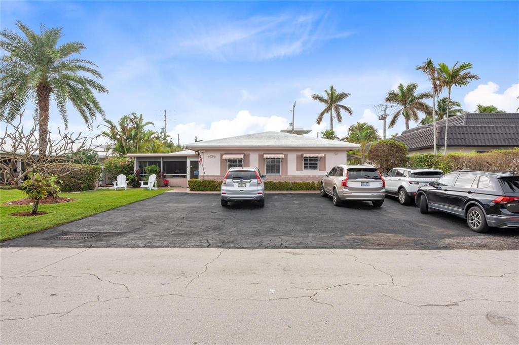 Foto de propiedad en 242 Neptune Avenue, Lauderdale-By-The-Sea, FL 33308 Lauderdale-By-The-Sea con MLS# 