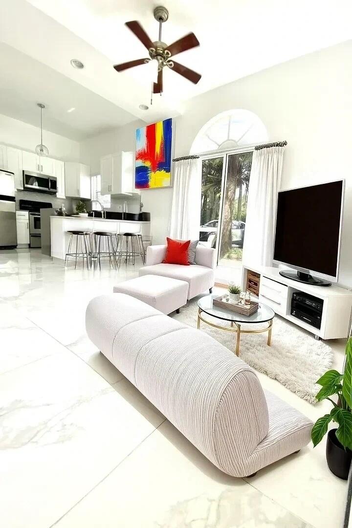 Alquilada 3356 Bird Avenue 1, Miami, FL 33133, Miami, FL 33133