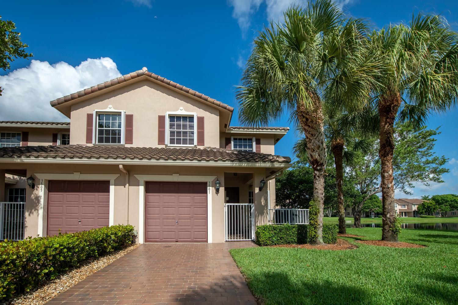 Foto de propiedad en 3501 Lakeside Drive, Davie, FL 33328 Davie con MLS# 