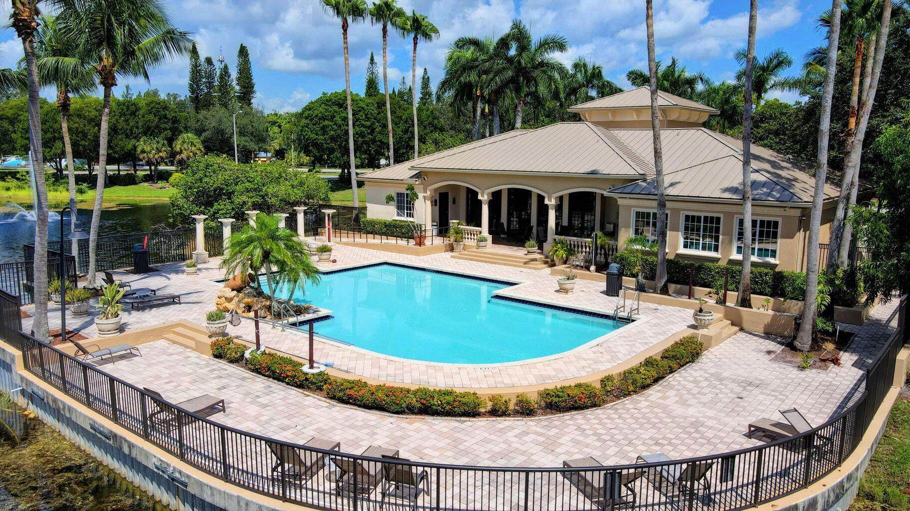 Foto de propiedad en 1400 Crestwood Court S 1402, Royal Palm Beach, FL 33411 Royal Palm Beach con MLS# 