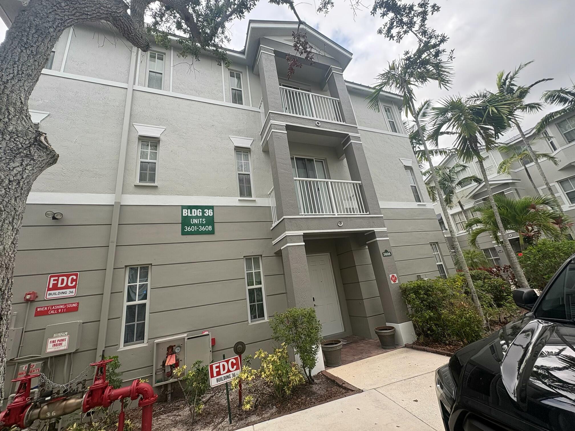 Foto de propiedad en 3608 Shoma Drive, Royal Palm Beach, FL 33414 Royal Palm Beach con MLS# 