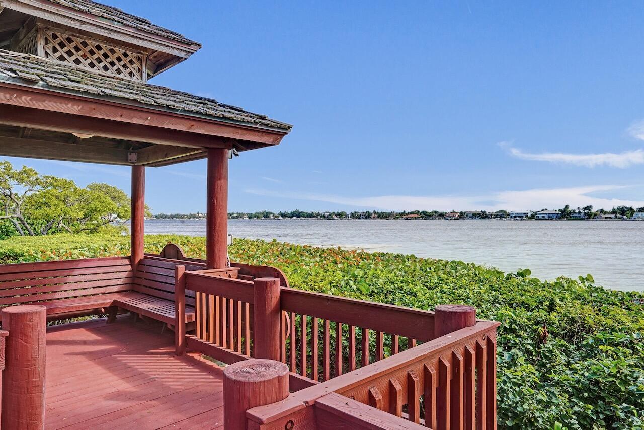 Foto de propiedad en 107 Half Moon Circle H1, Hypoluxo, FL 33462 Hypoluxo con MLS# 