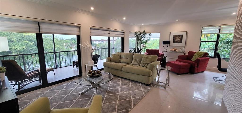 Foto de propiedad en 6010 S Falls Cir Drive 423, Lauderhill, FL 33319 Lauderhill con MLS# 