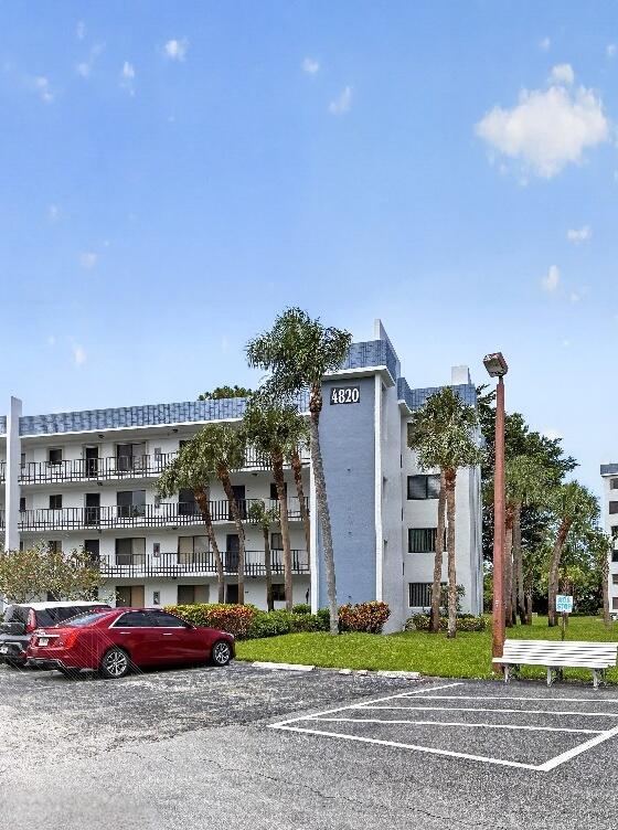 En Venta 4820 Lucerne Lakes Boulevard W 402, Lake Worth, FL 33467, Lake Worth, FL 33467