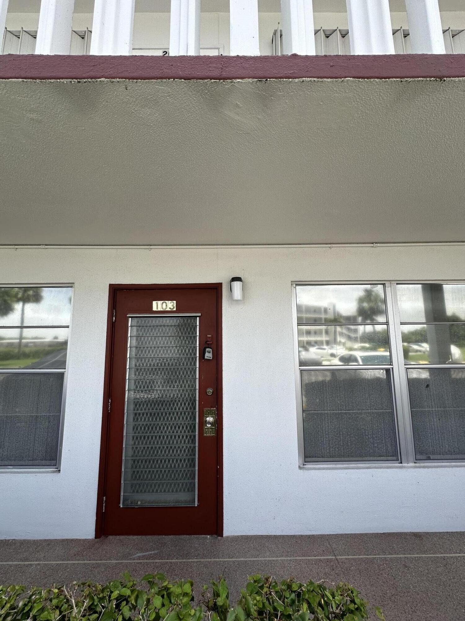 Foto de propiedad en 103 Greenbrier C, West Palm Beach, FL 33417 West Palm Beach con MLS# 