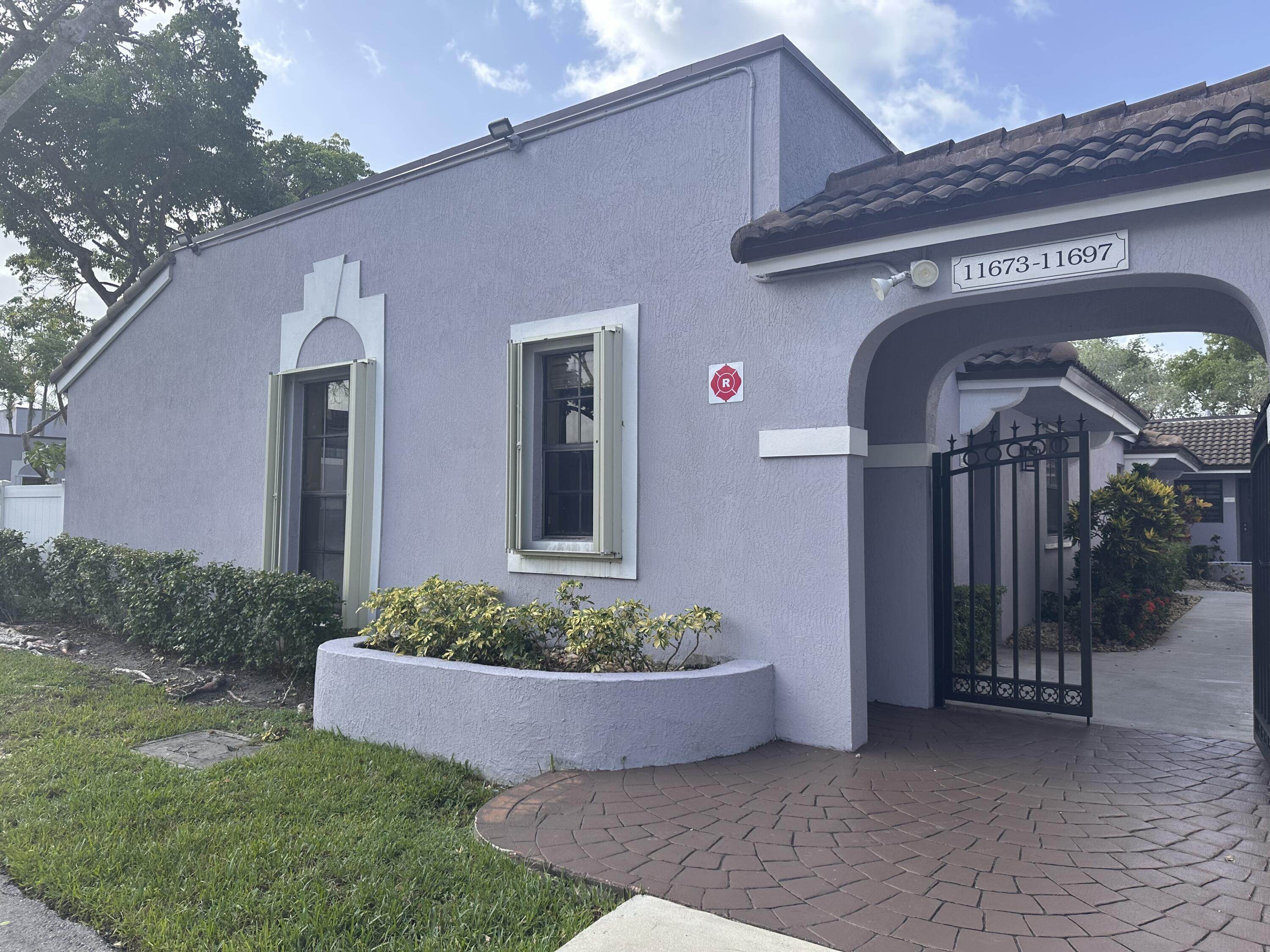Foto de propiedad en 11673 NW 11th Street, Pembroke Pines, FL 33026 Pembroke Pines con MLS# 
