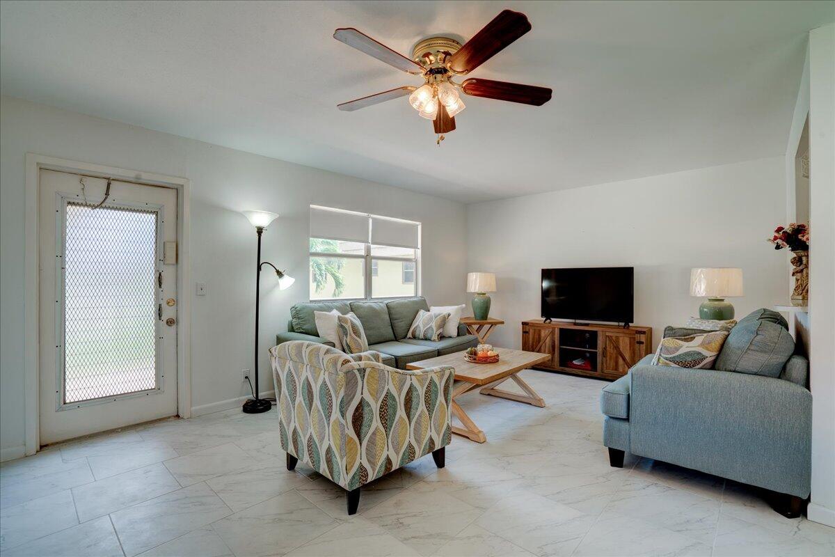 Foto de propiedad en 222 Saxony E 222, Delray Beach, FL 33446 Delray Beach con MLS# 