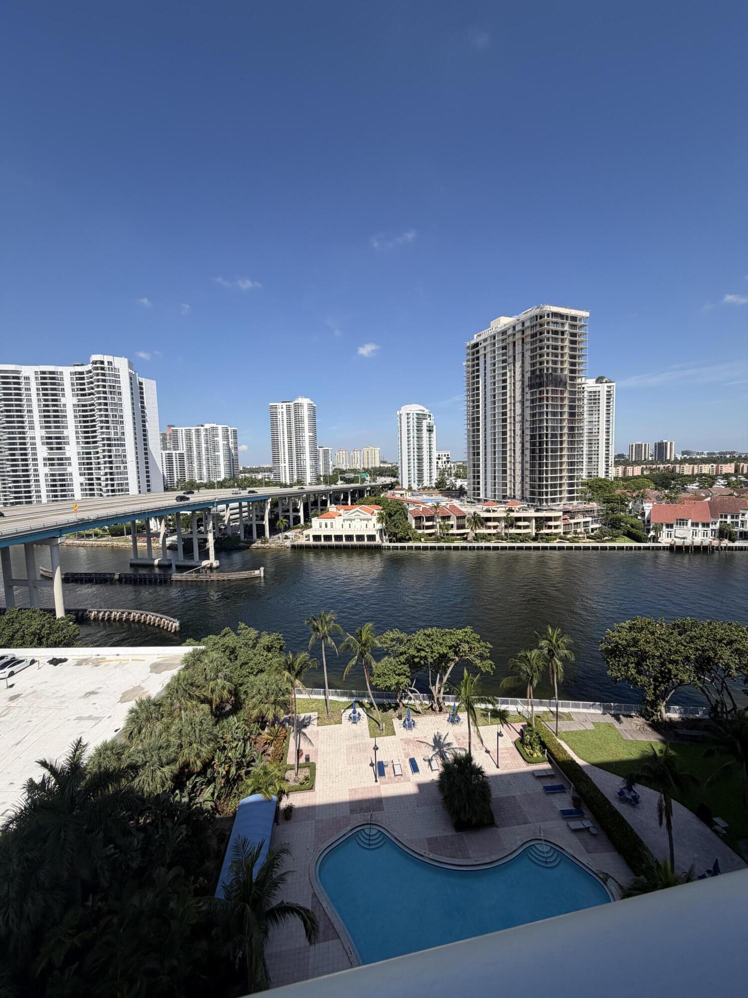 Foto de propiedad en 19390 Collins Avenue 1103, Sunny Isles Beach, FL 33160 Sunny Isles Beach con MLS# 