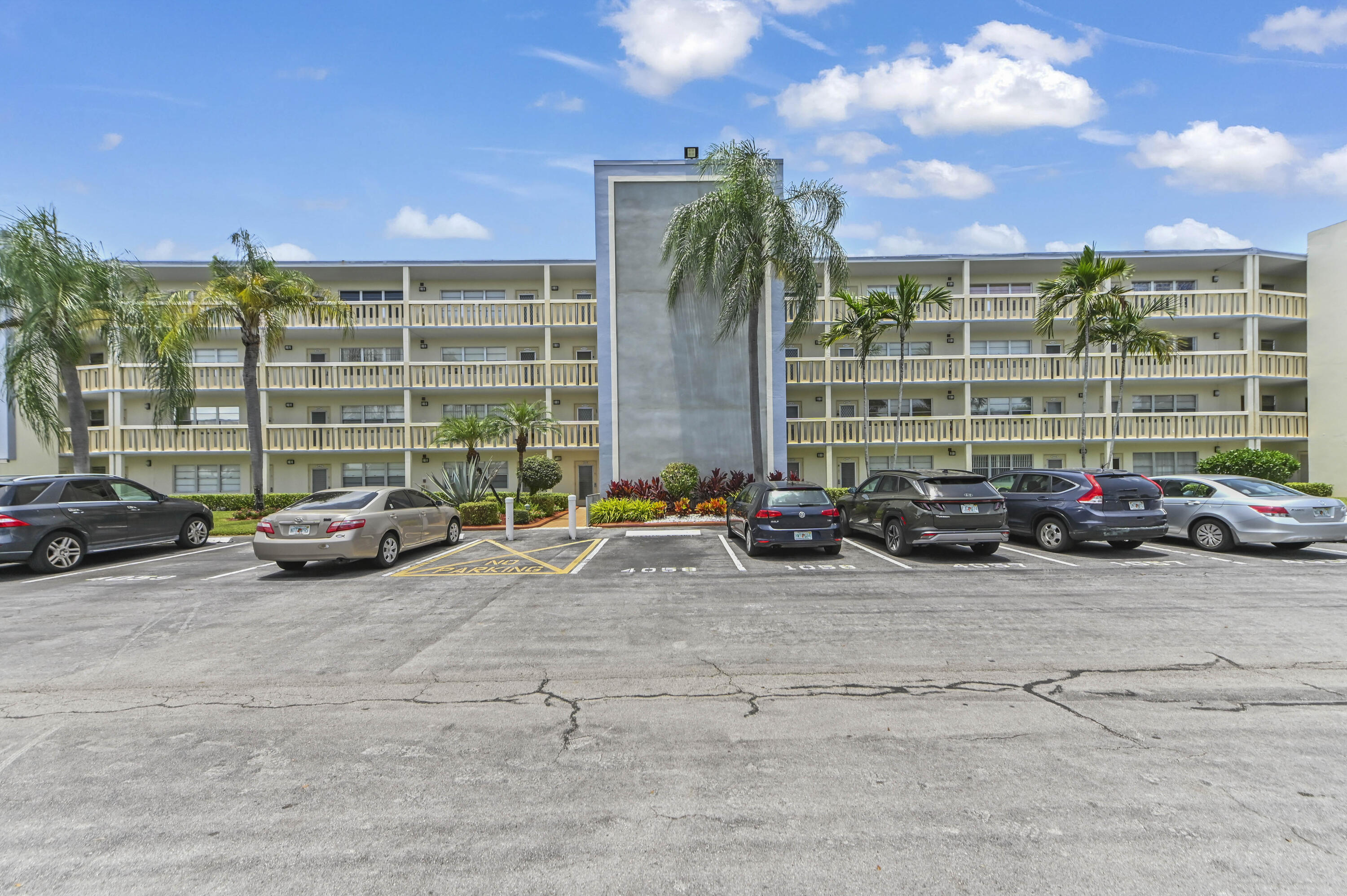 Foto de propiedad en 2056 Ainslie D, Boca Raton, FL 33434 Boca Raton con MLS# 