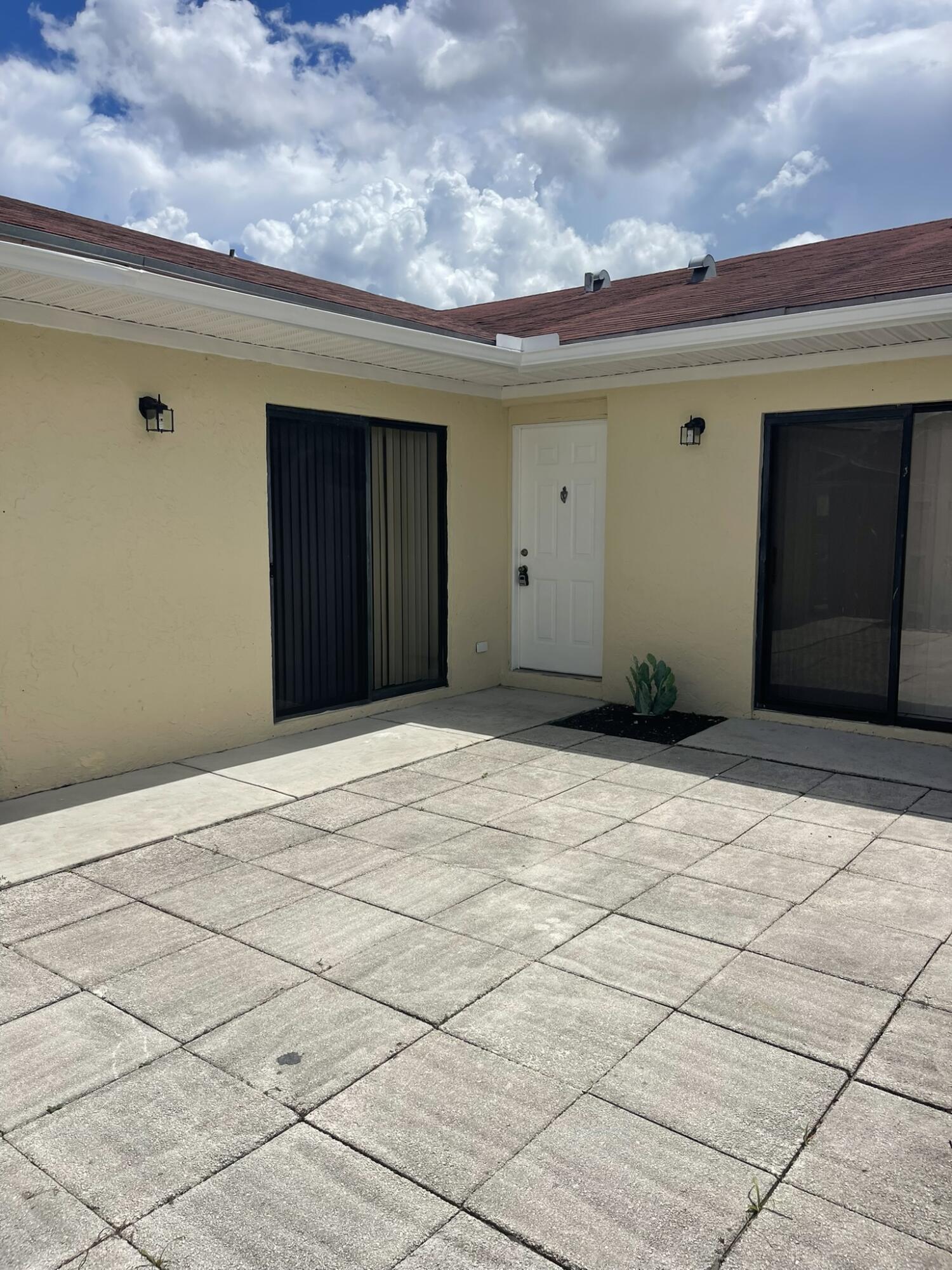 Foto de propiedad en 4379 Woodstock Drive A, West Palm Beach, FL 33409 West Palm Beach con MLS# 