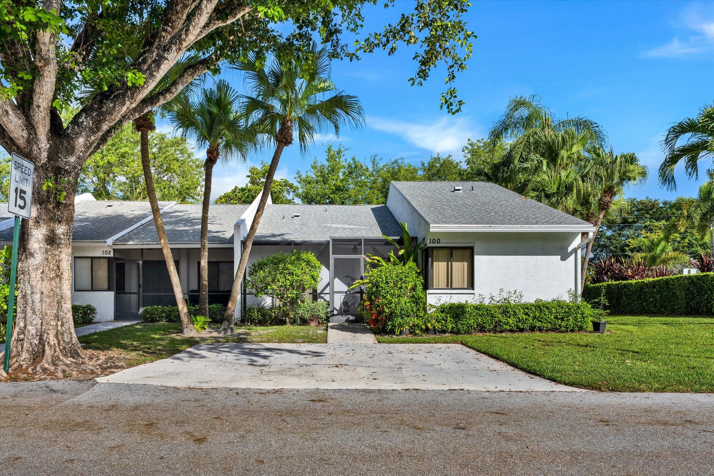 Foto de propiedad en 100 Sunshine Boulevard, Royal Palm Beach, FL 33411 Royal Palm Beach con MLS# 