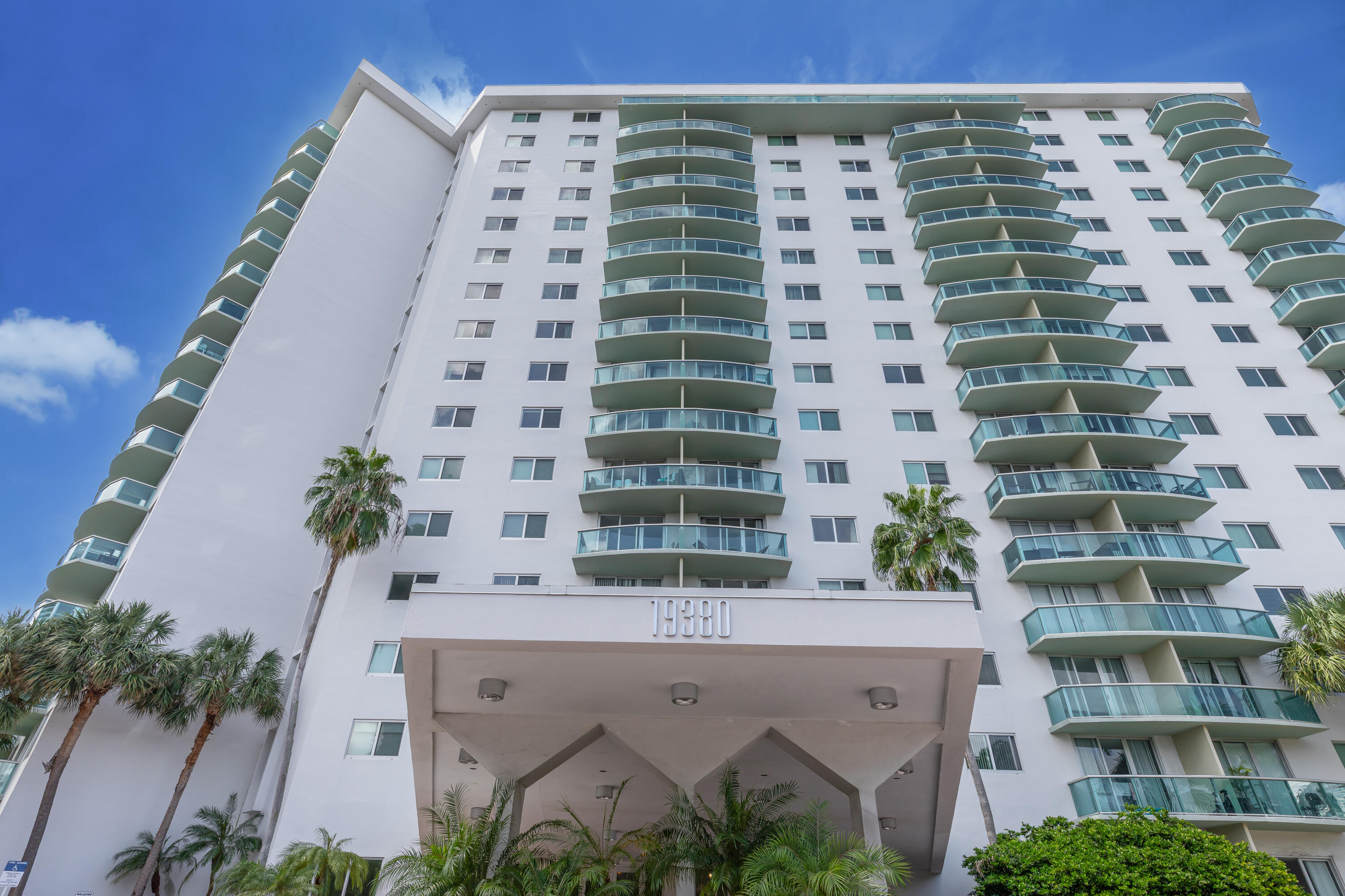 Foto de propiedad en 19380 Collins Avenue 1527, Sunny Isles Beach, FL 33160 Sunny Isles Beach con MLS# 