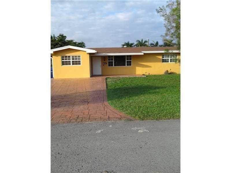 Foto de propiedad en 8841 NW 14th Street, Pembroke Pines, FL 33024 Pembroke Pines con MLS# 