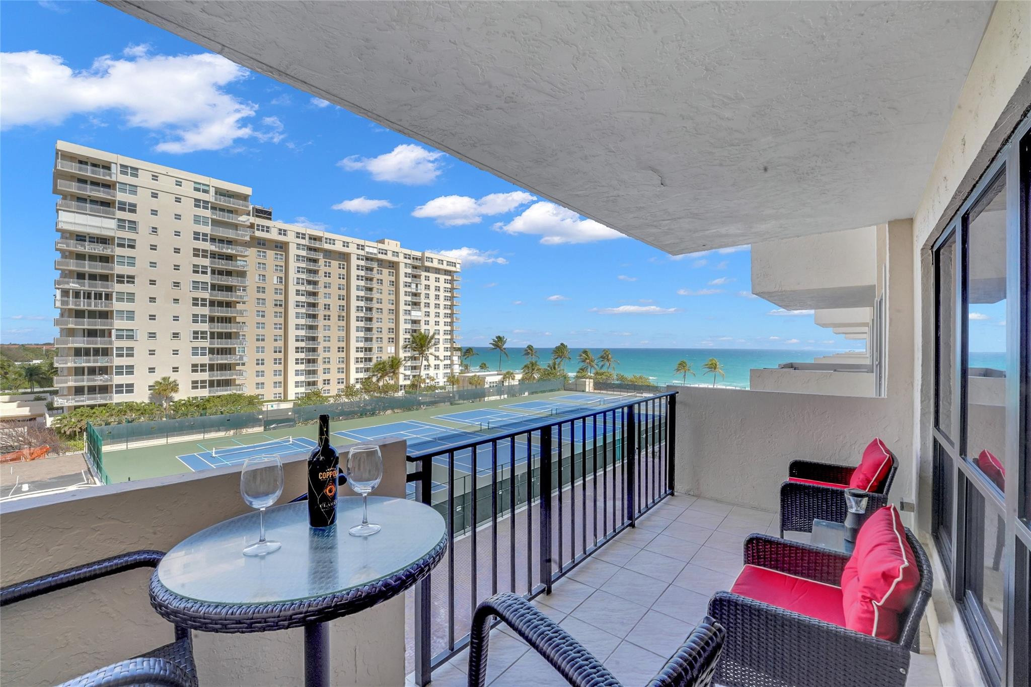 Foto de propiedad en 5100 N Ocean Boulevard 602, Lauderdale-By-The-Sea, FL 33308 Lauderdale-By-The-Sea con MLS# 