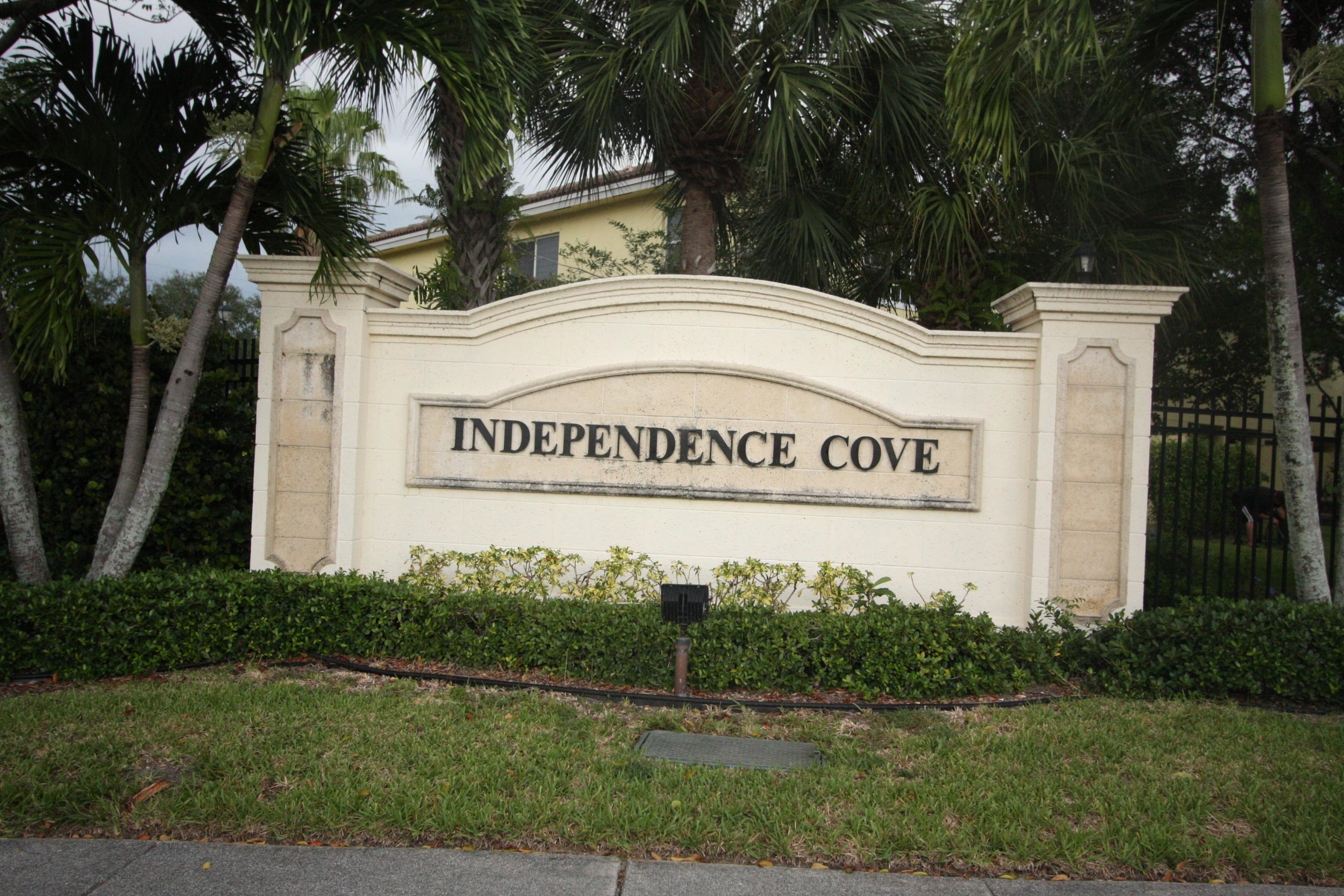 Foto de propiedad en 945 Imperial Lake Road, Lake Belvedere Estates, FL 33413 Lake Belvedere Estates con MLS# 
