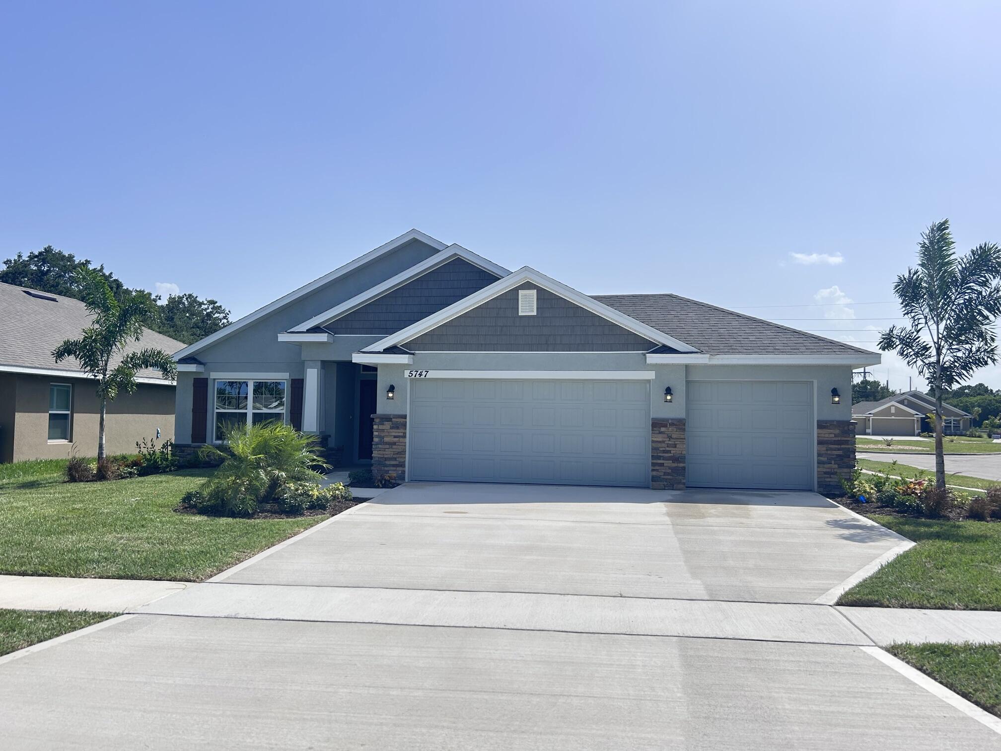 Foto de propiedad en 5747 Waterstone Boulevard, Fort Pierce, FL 34951 Fort Pierce con MLS# 