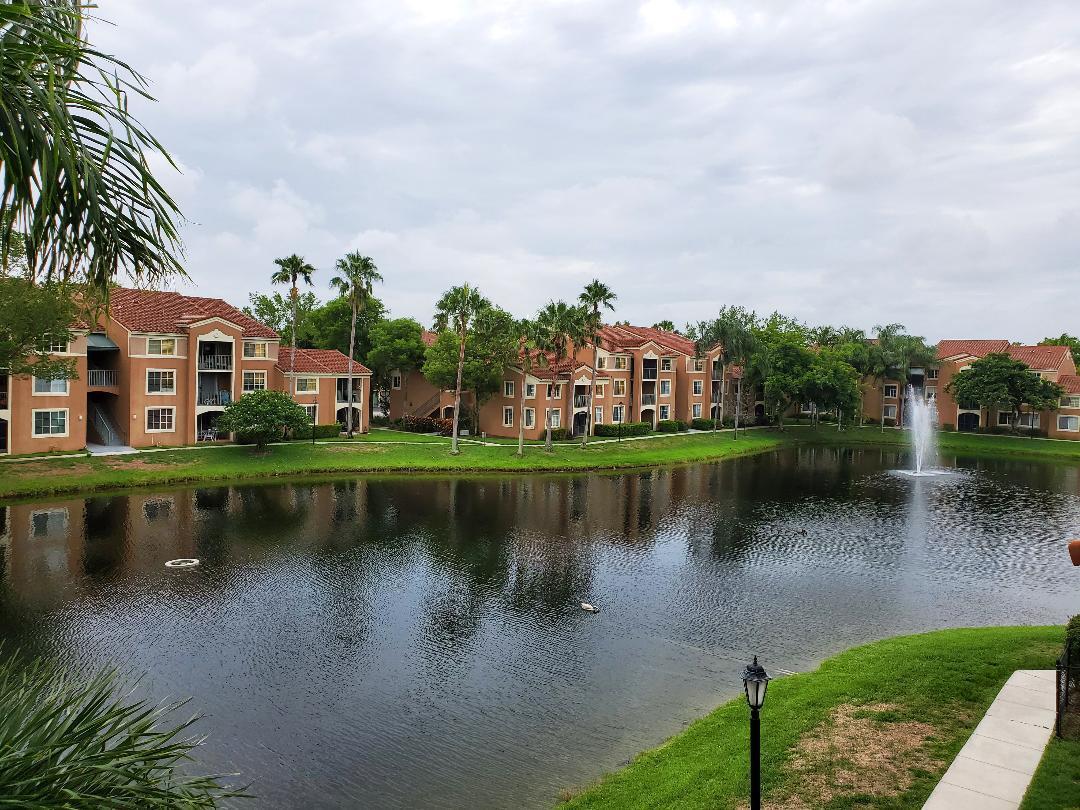 Foto de propiedad en 4844 N State Road 7 2304, Coconut Creek, FL 33073 Coconut Creek con MLS# 