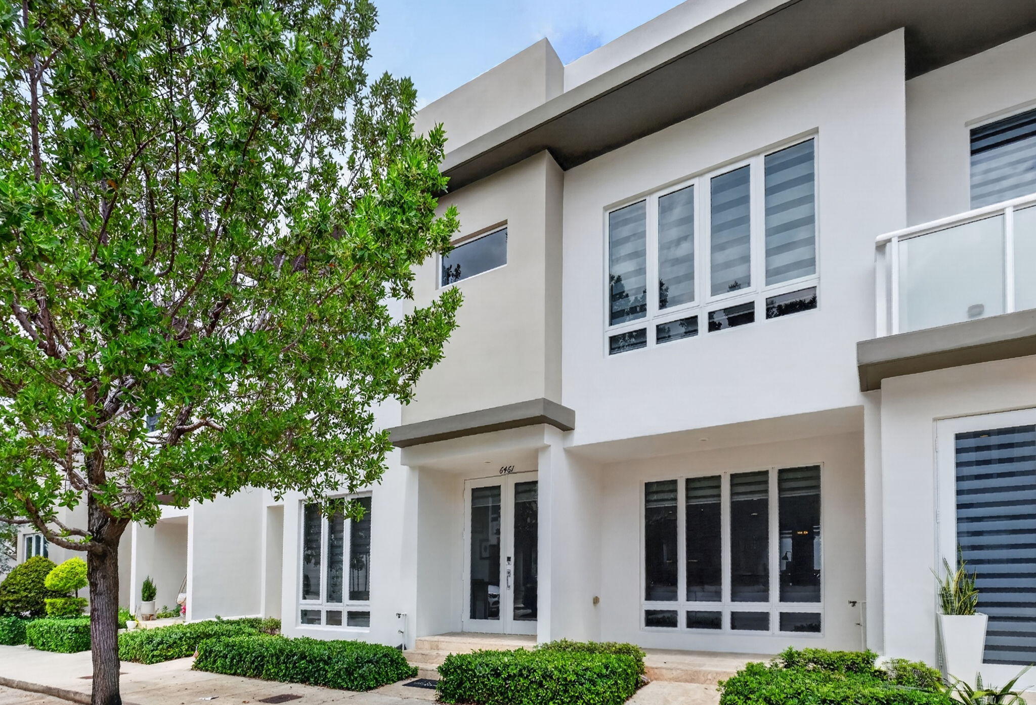 Foto de propiedad en 6461 NW 103rd Passage, Doral, FL 33178 Doral con MLS# 