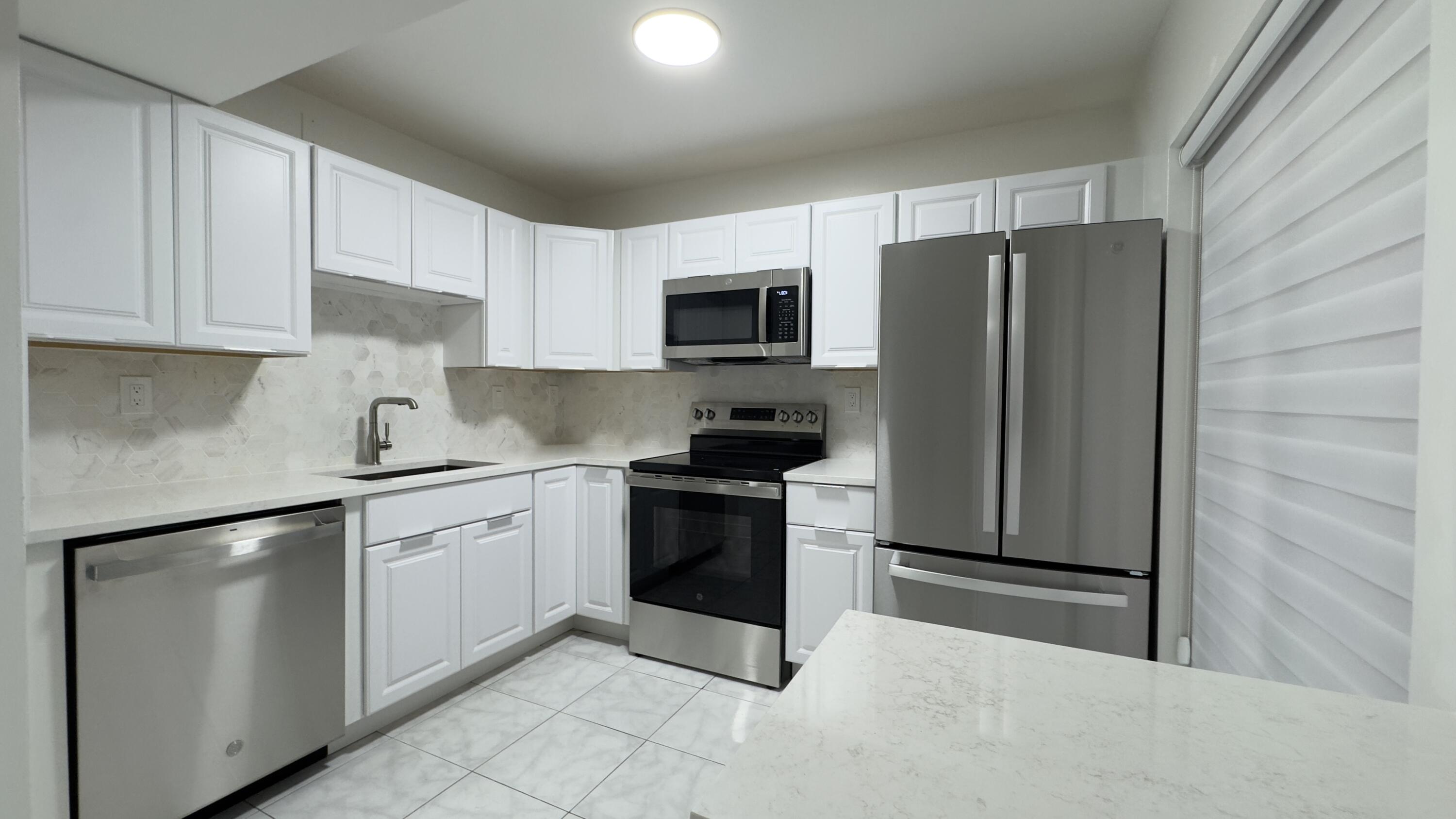 Foto de propiedad en 20015 NE 3rd Court 1, Miami, FL 33179 Miami con MLS# 