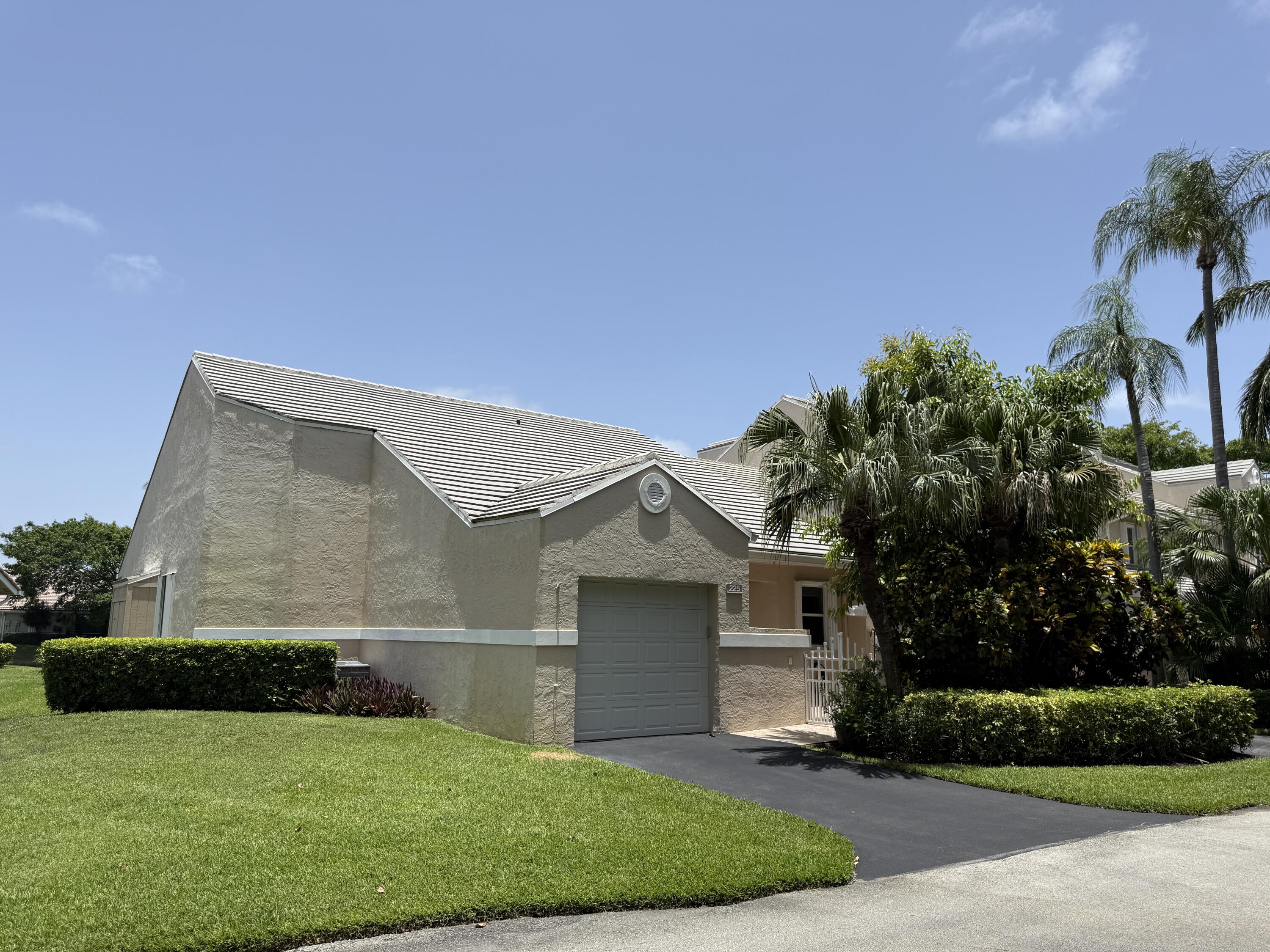 Foto de propiedad en 225 N Lakeshore Drive, Hypoluxo, FL 33462 Hypoluxo con MLS# 