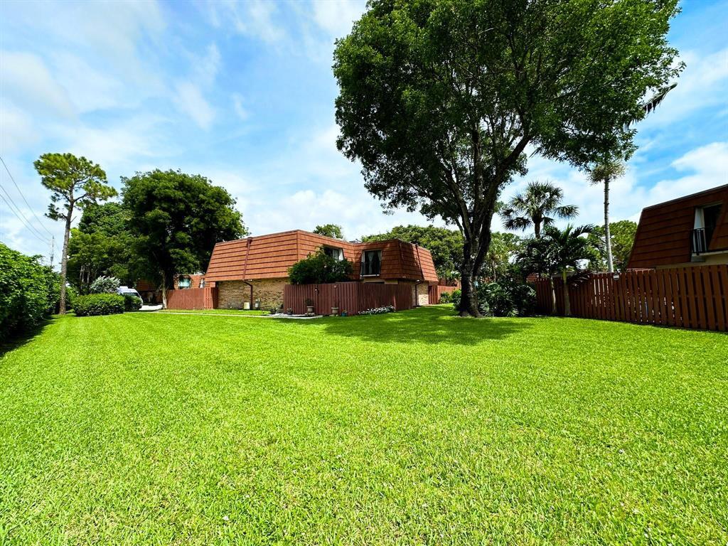 Alquilada 1545 Augusta Circle 105, Delray Beach, FL 33445, Delray Beach, FL 33445