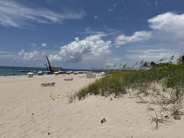 Foto de propiedad en 33 S Ocean Avenue 108, Singer Island, FL 33404 Singer Island con MLS# 