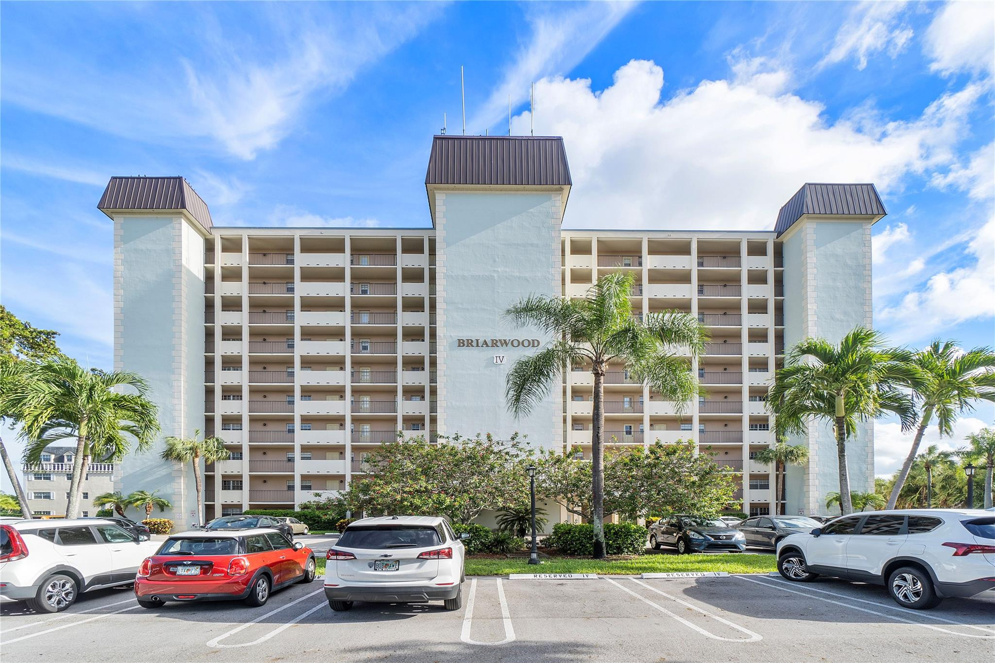 Foto de propiedad en 9101 W Sample Road 402, Coral Springs, FL 33065 Coral Springs con MLS# 