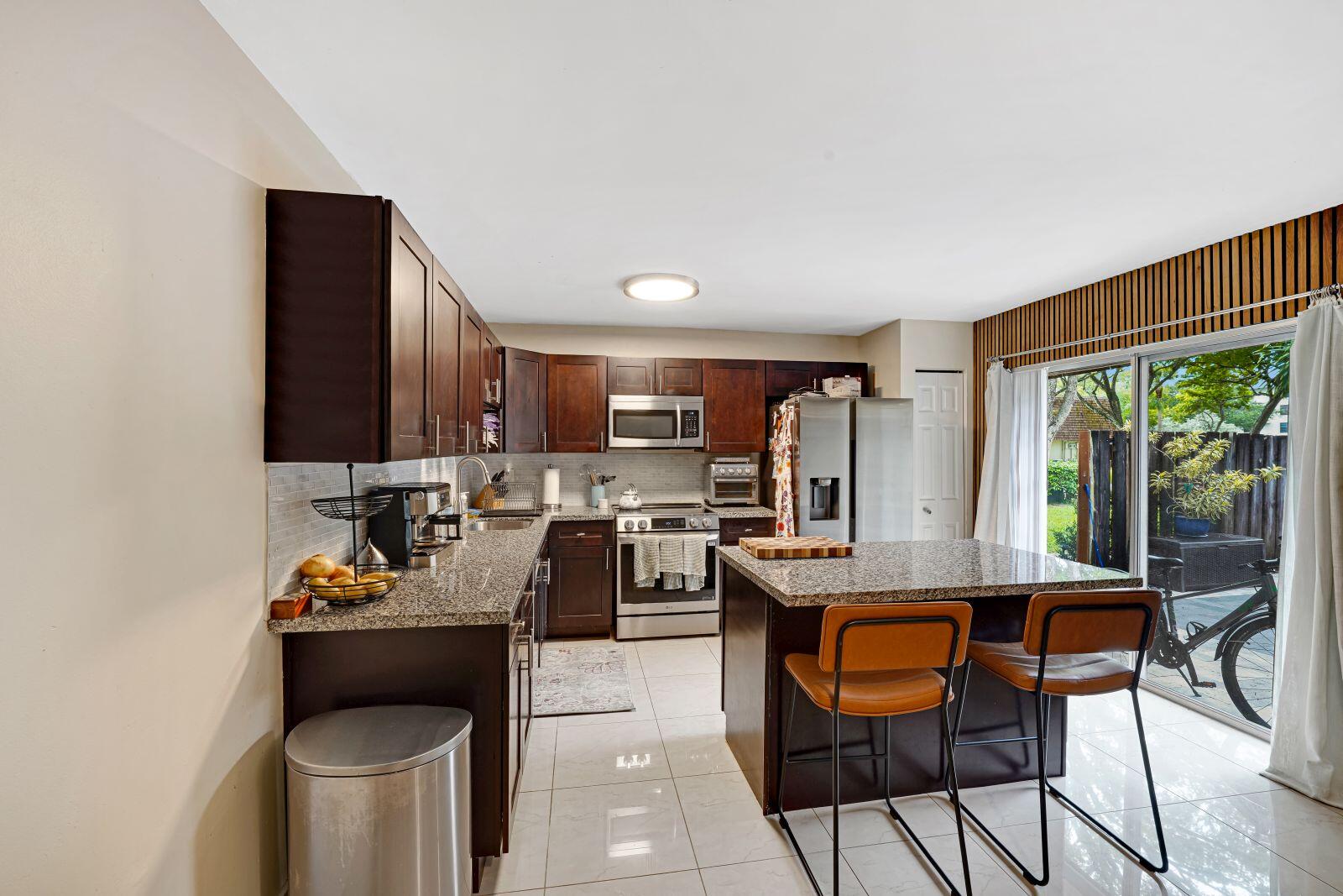 Foto de propiedad en 8910 SW 20th Place A-23, Davie, FL 33324 Davie con MLS# 