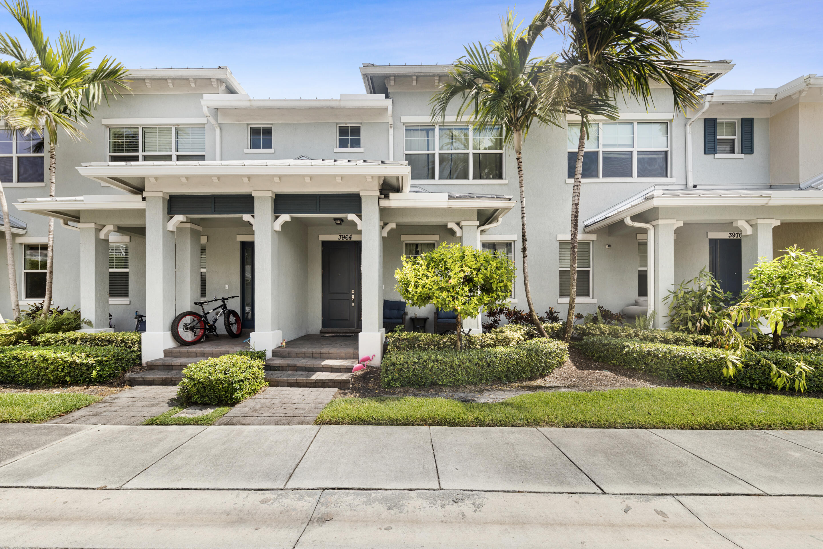 Foto de propiedad en 3964 Poinciana Lane, Hollywood, FL 33021 Hollywood con MLS# 
