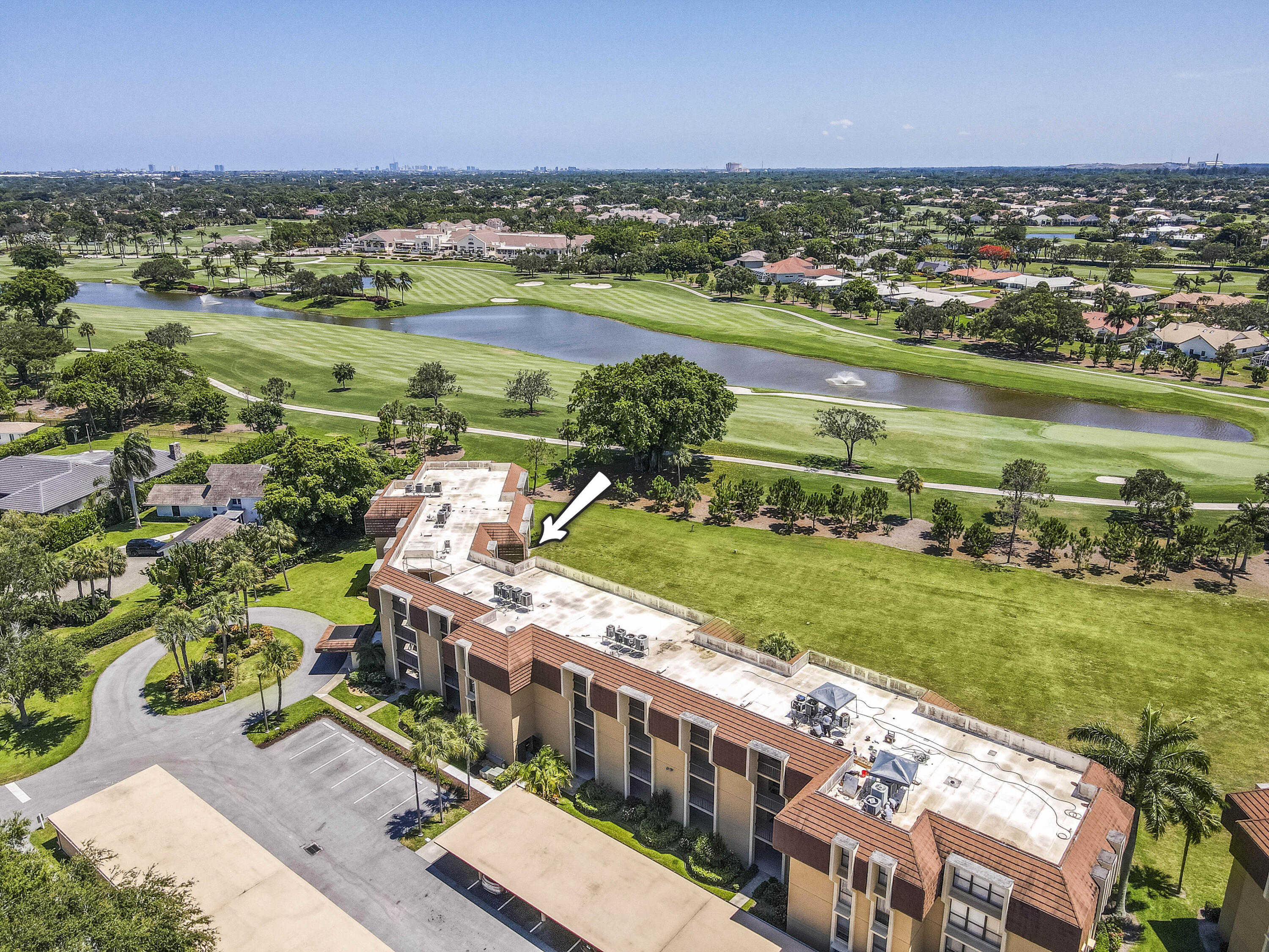 Foto de propiedad en 5350 Woodland Lakes Drive 311, Palm Beach Gardens, FL 33418 Palm Beach Gardens con MLS# 