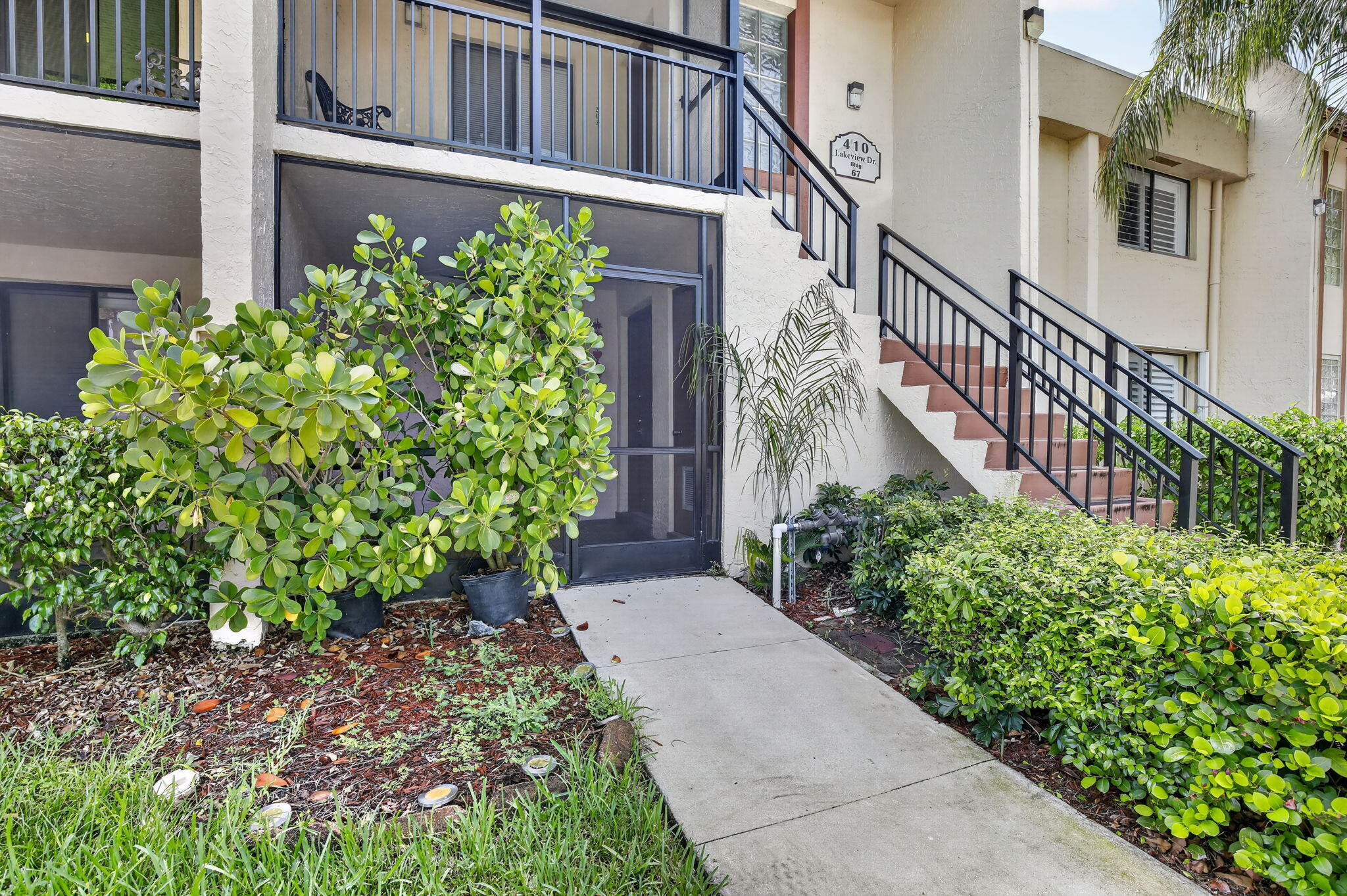 Foto de propiedad en 410 Lakeview Drive 103, Weston, FL 33326 Weston con MLS# 