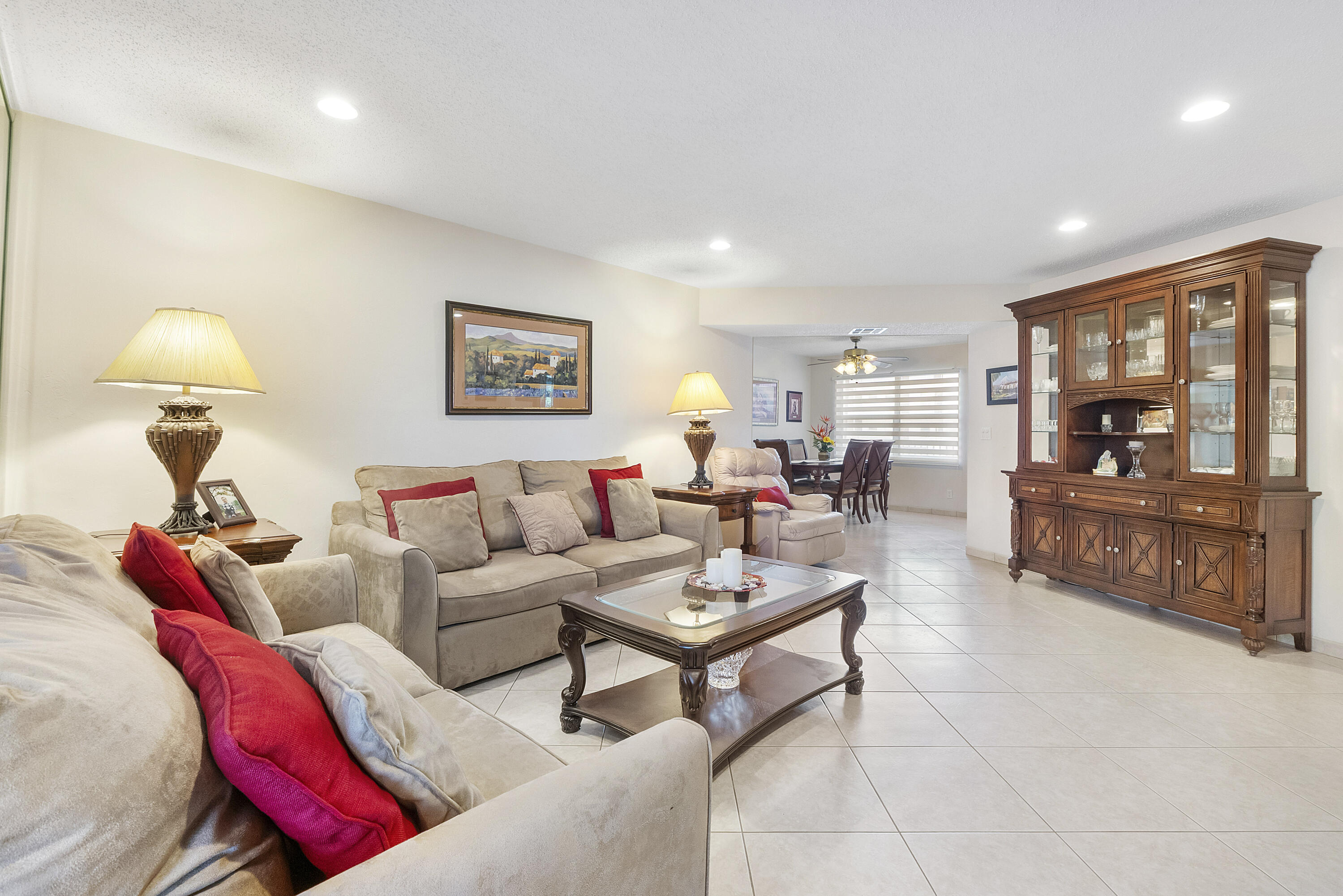 Foto de propiedad en 4270 NW 40th Street 205, Lauderdale Lakes, FL 33319 Lauderdale Lakes con MLS# 