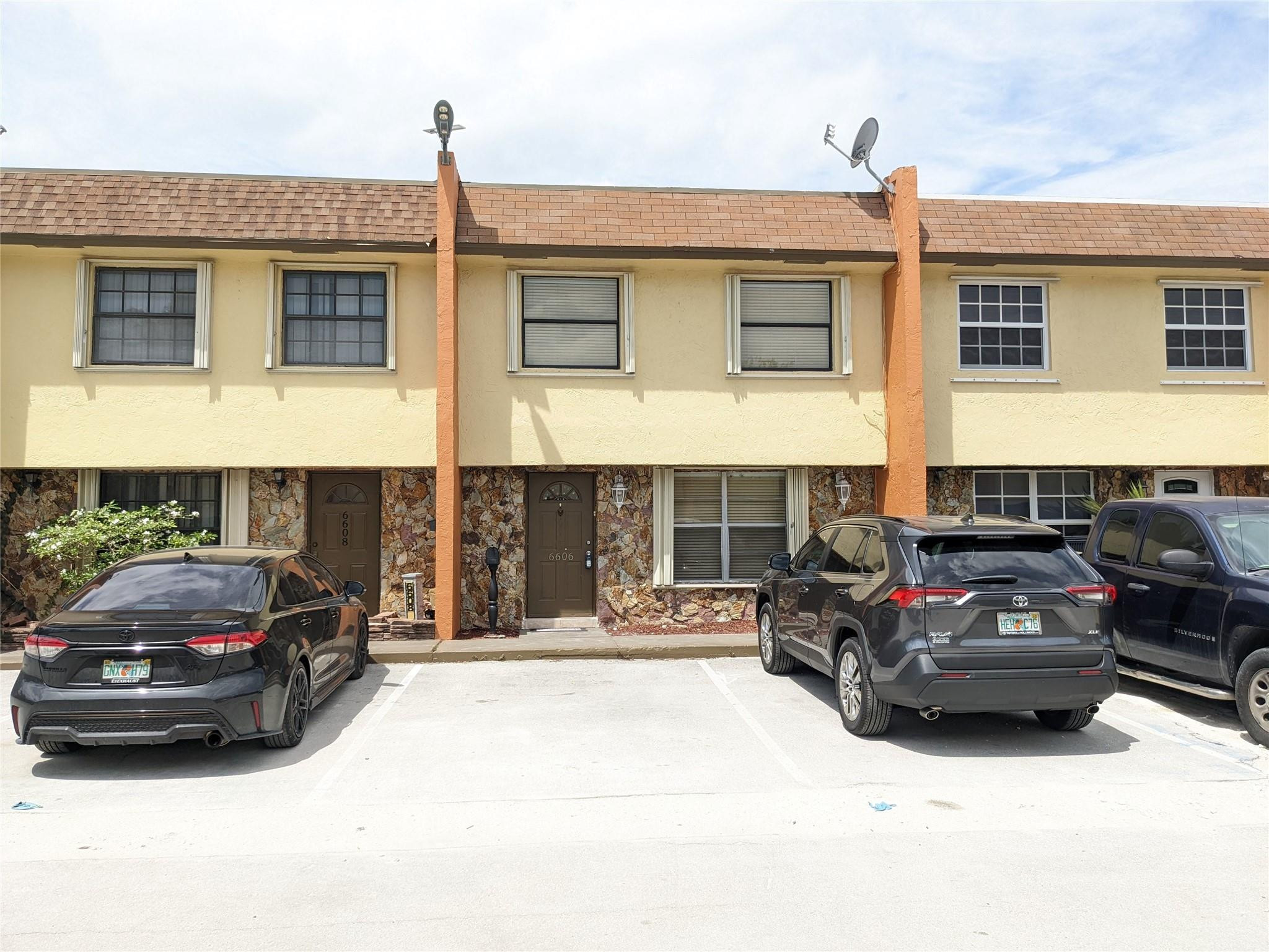Foto de propiedad en 6606 SW 41st Street 6606, Davie, FL 33314 Davie con MLS# 