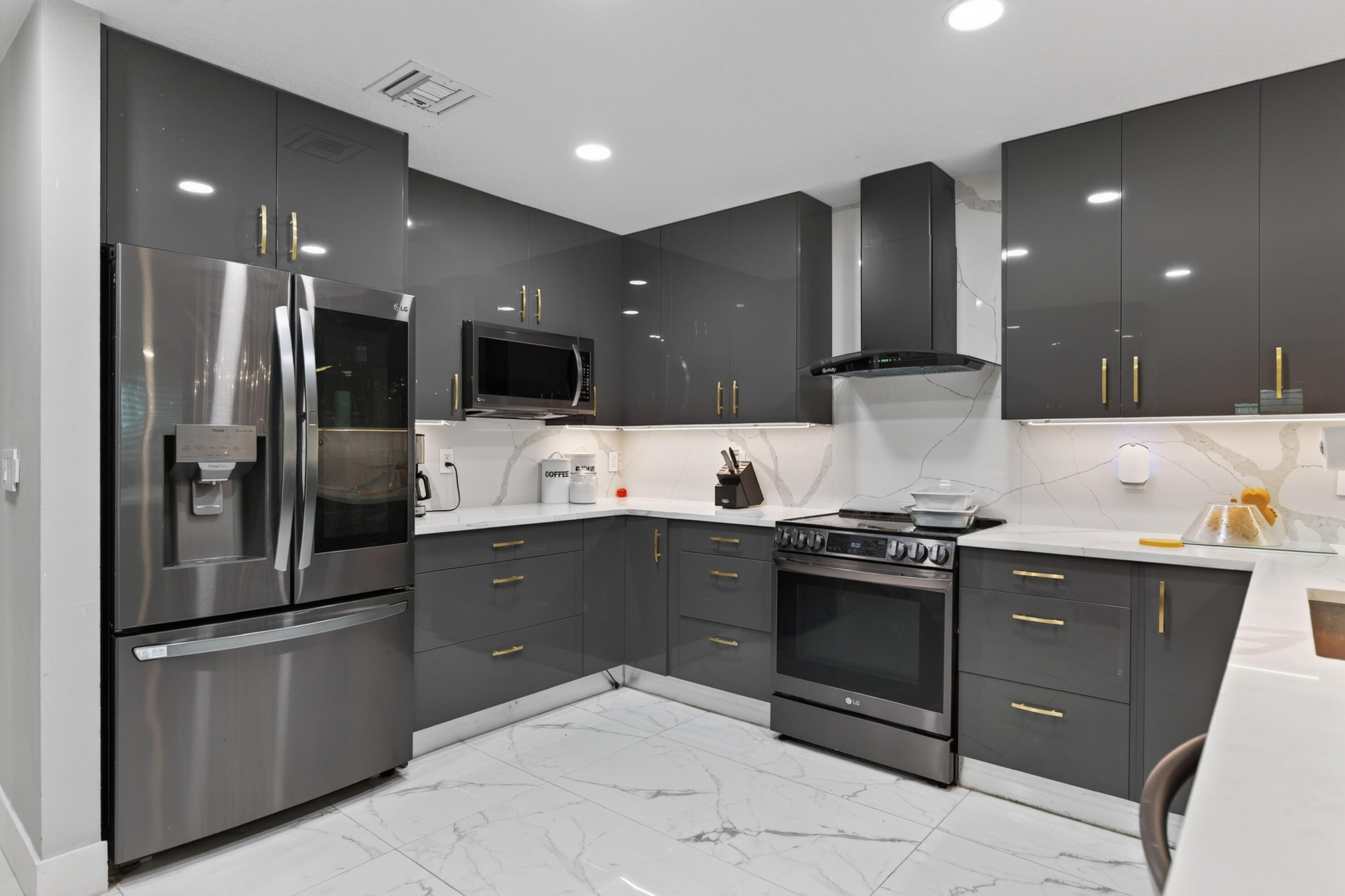 Foto de propiedad en 6544 Adriatic Way, Greenacres, FL 33413 Greenacres con MLS# 