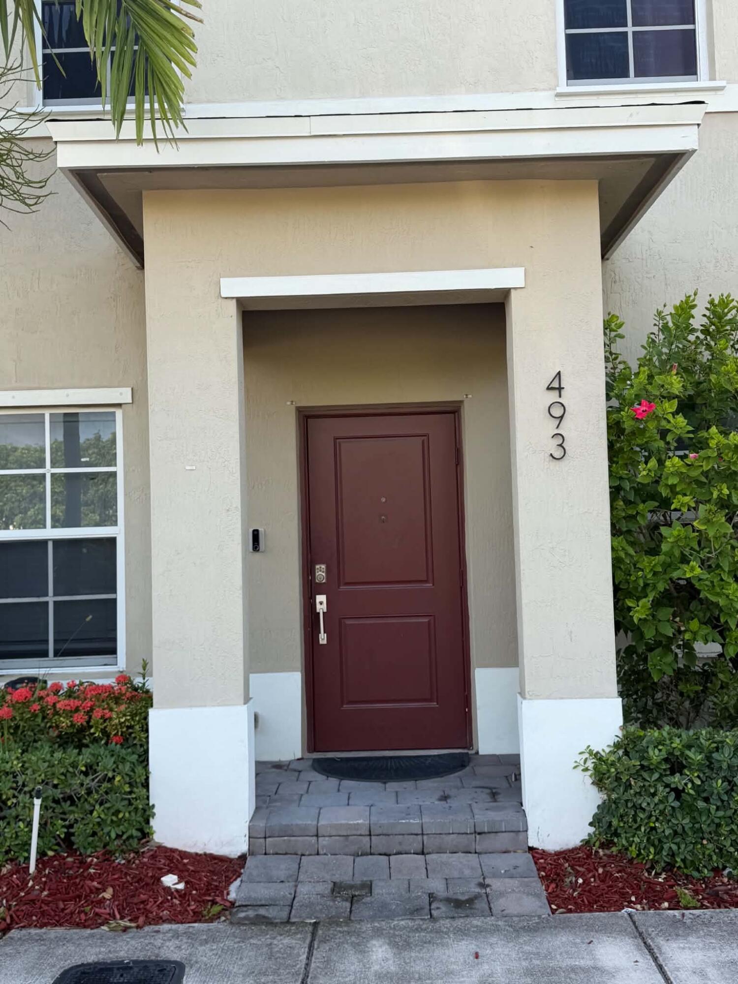Foto de propiedad en 493 NE 5th Place, Florida City, FL 33034 Florida City con MLS# 