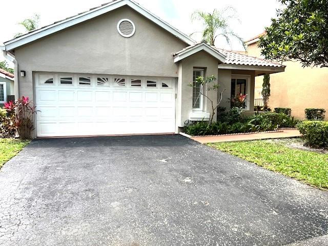 Foto de propiedad en 10110 NW 5th Street, Plantation, FL 33324 Plantation con MLS# 