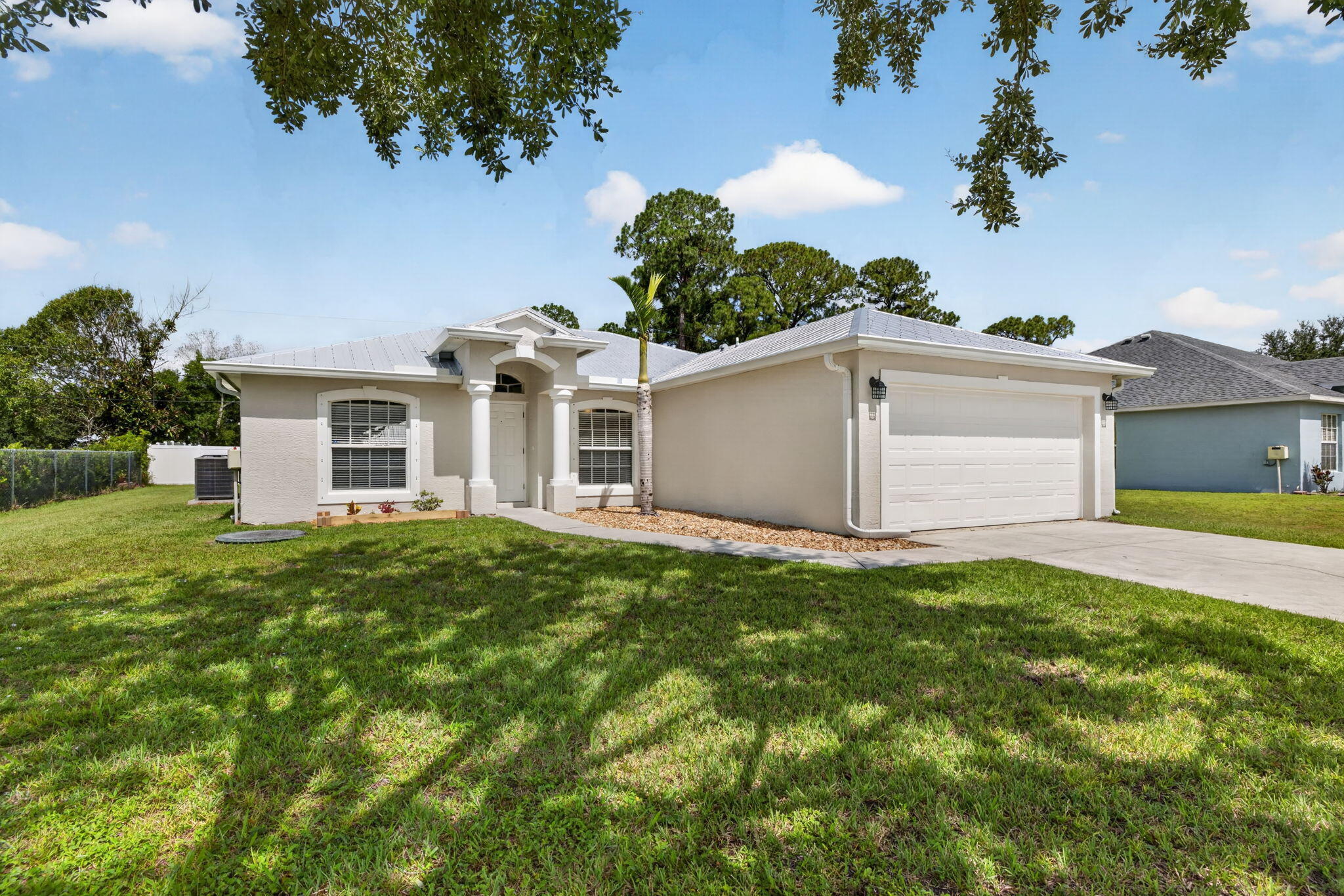 Foto de propiedad en 1666 SW Davis Street, Port St. Lucie, FL 34953 Port St. Lucie con MLS# 