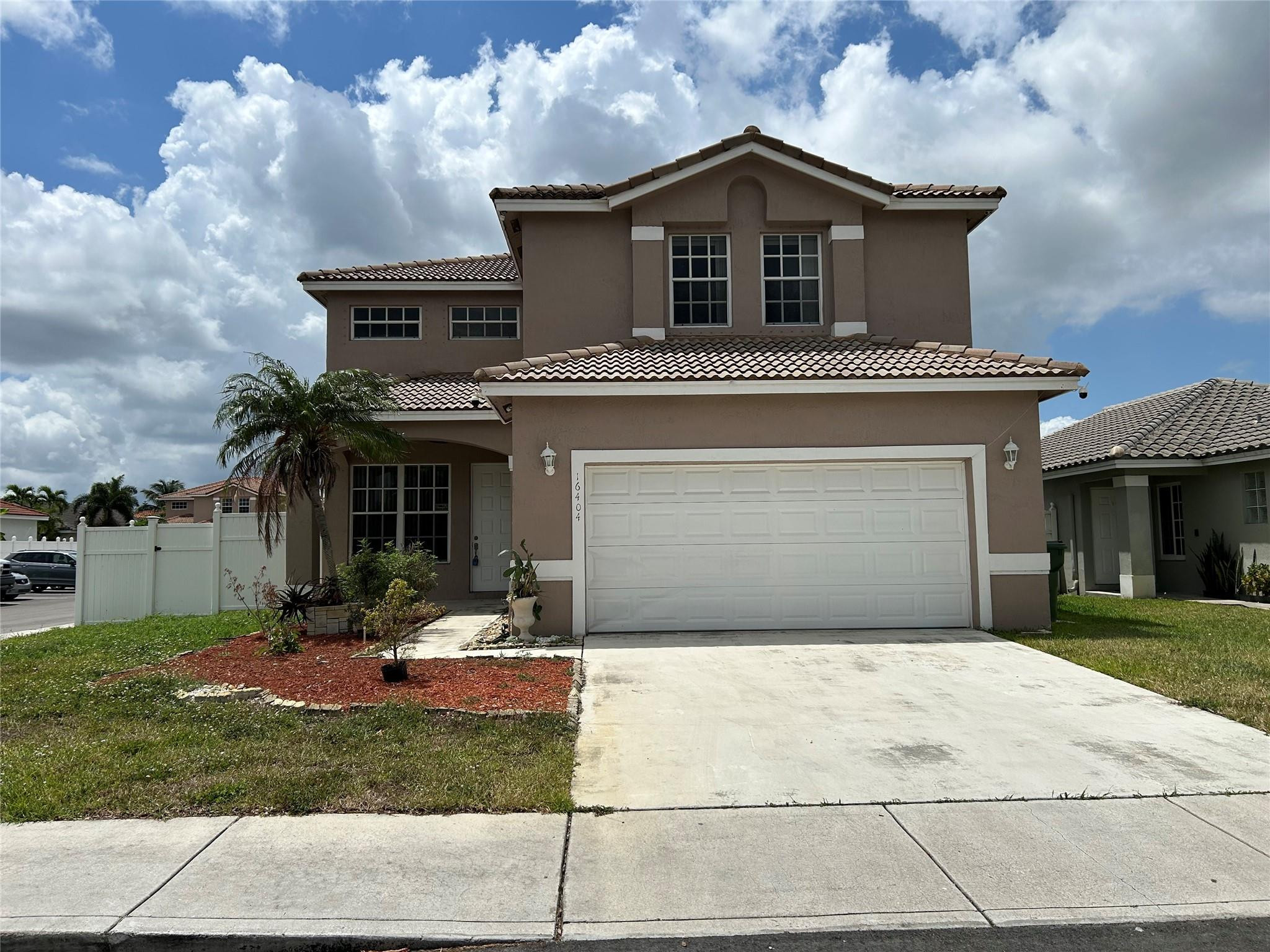 Alquilada 16404 NW 19th Street, Pembroke Pines, FL 33028, Pembroke Pines, FL 33028