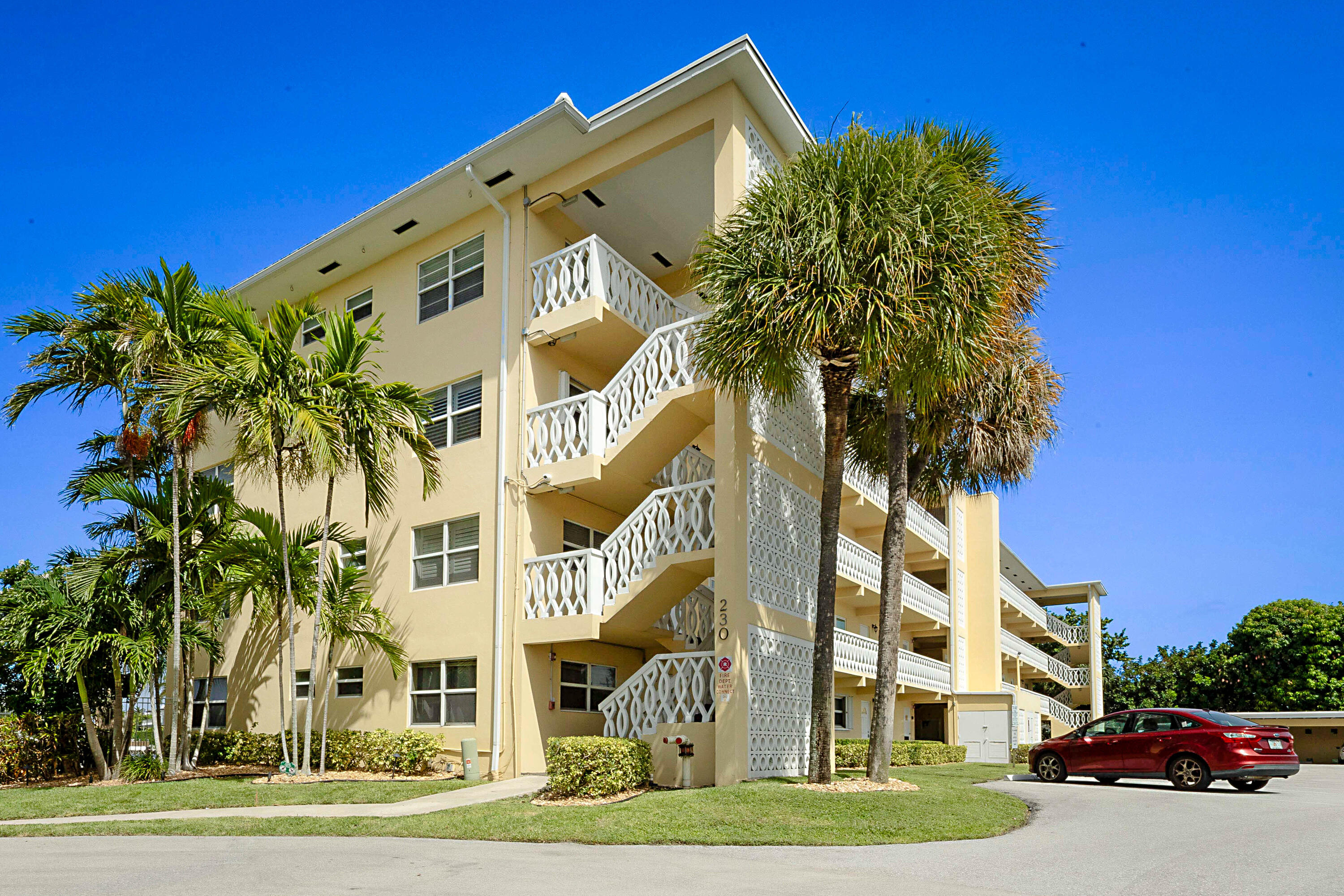 Foto de propiedad en 230 N Federal Hwy 305, Deerfield Beach, FL 33441 Deerfield Beach con MLS# 