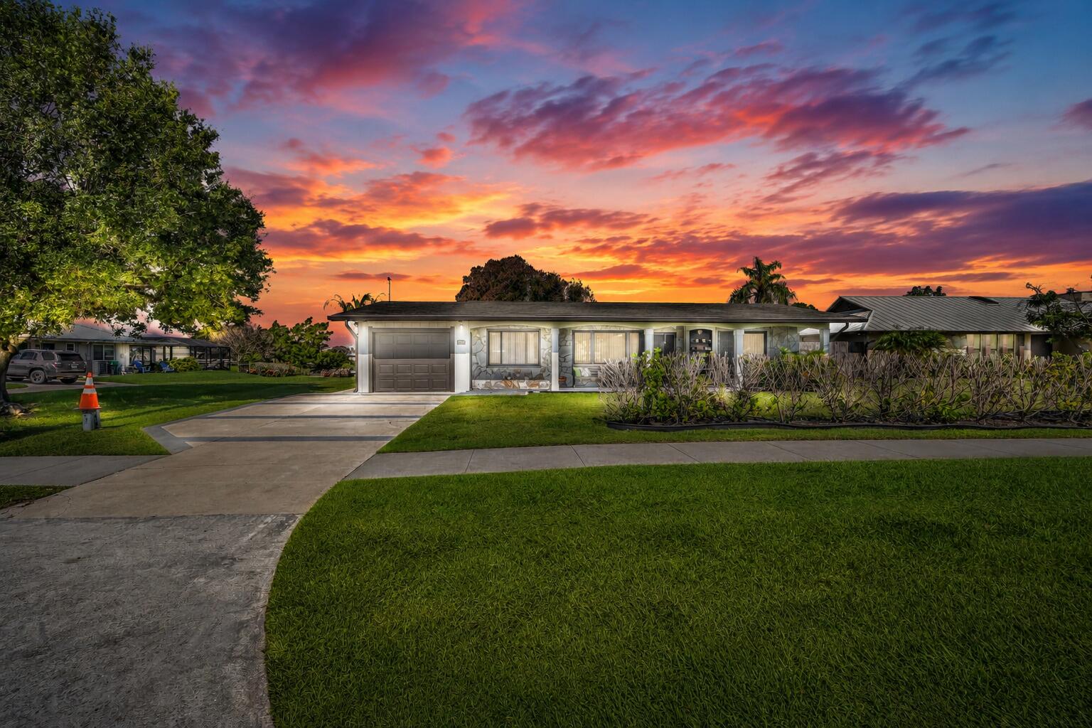 Foto de propiedad en 220 Riomar Drive, Port St. Lucie, FL 34952 Port St. Lucie con MLS# 