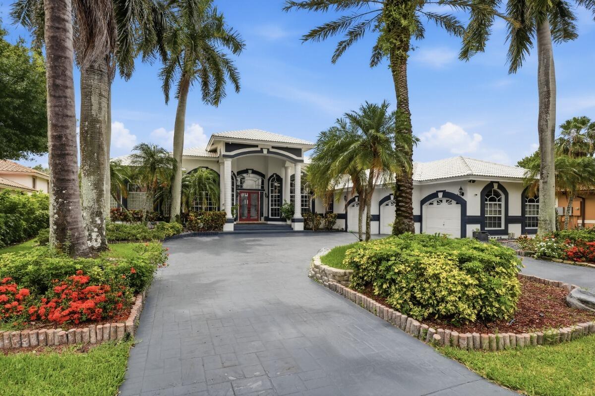 Foto de propiedad en 1716 NW 124th Way, Coral Springs, FL 33071 Coral Springs con MLS# 