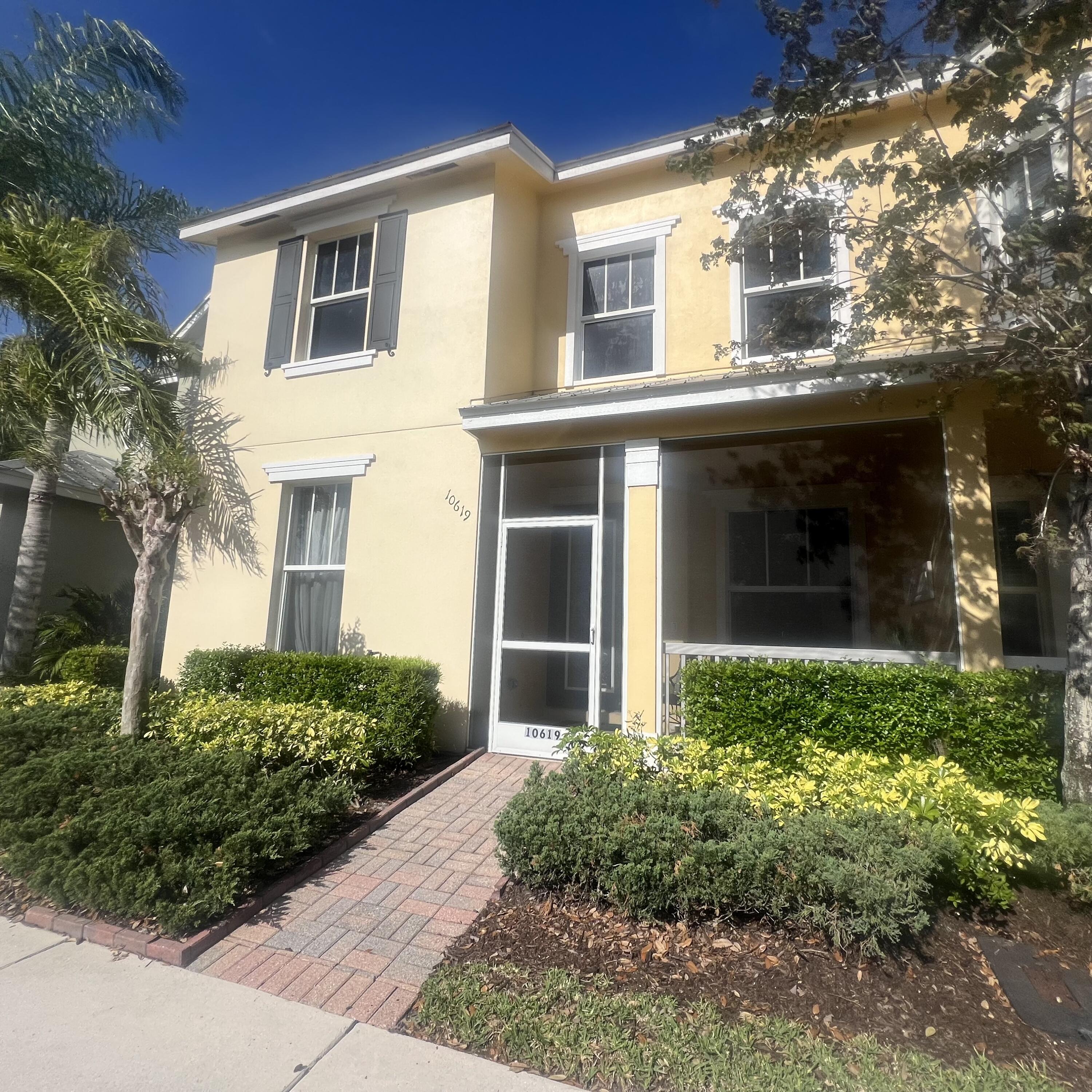Foto de propiedad en 10619 SW Cam Run, Port St. Lucie, FL 34987 Port St. Lucie con MLS# 
